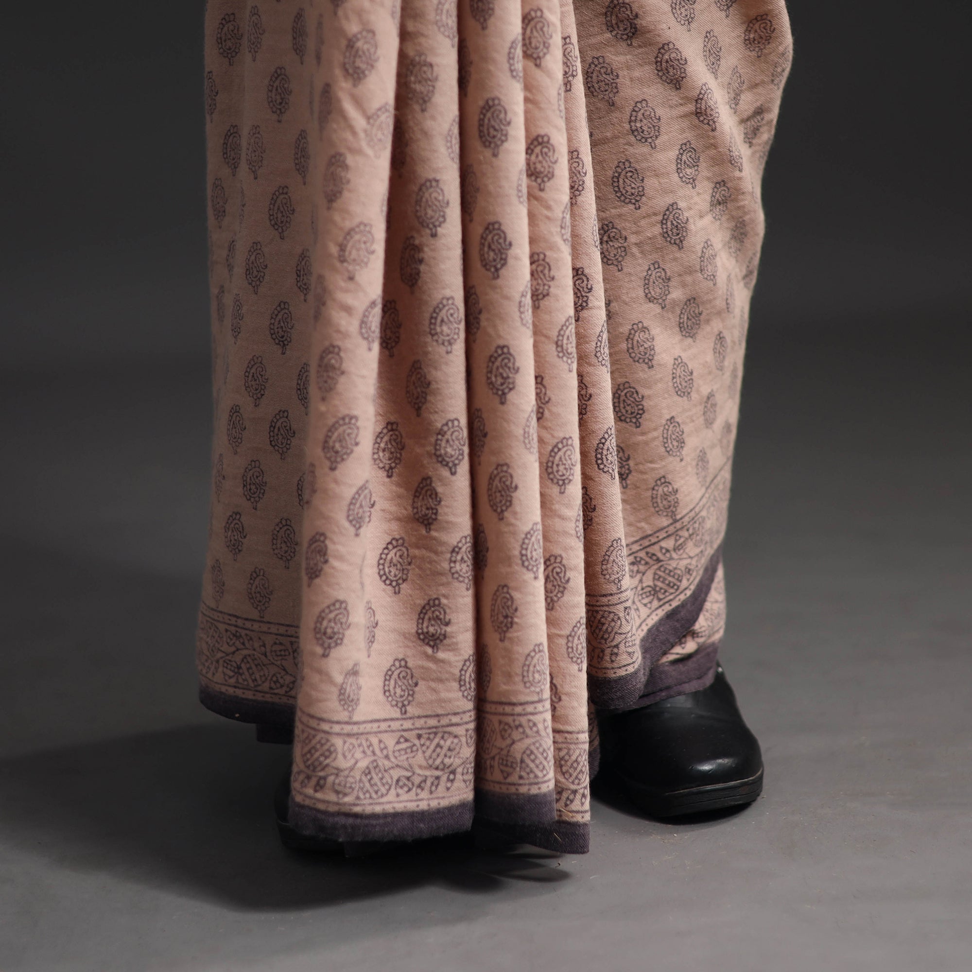BAGH PRINTS BY UMAR FARUK KHATRI Beige - Handwoven Merino Wool Bagh Block Print Saree 02 - view 6