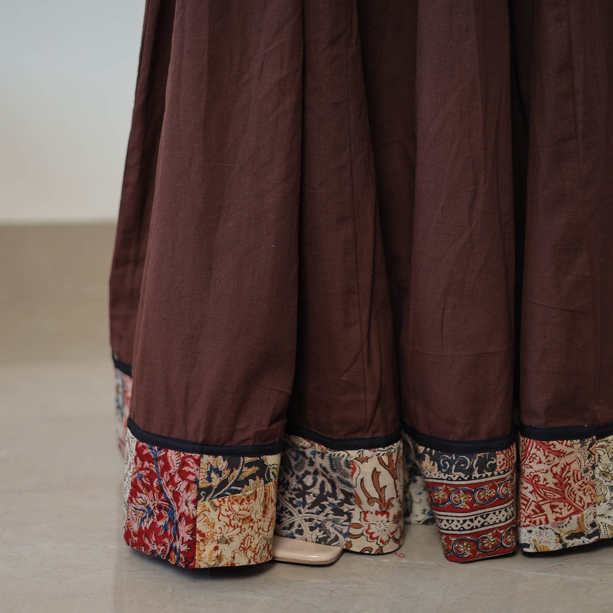 NOORI BAZAR 24 Kali Plain Cotton Skirt with Patchwork Border 04 - view 6