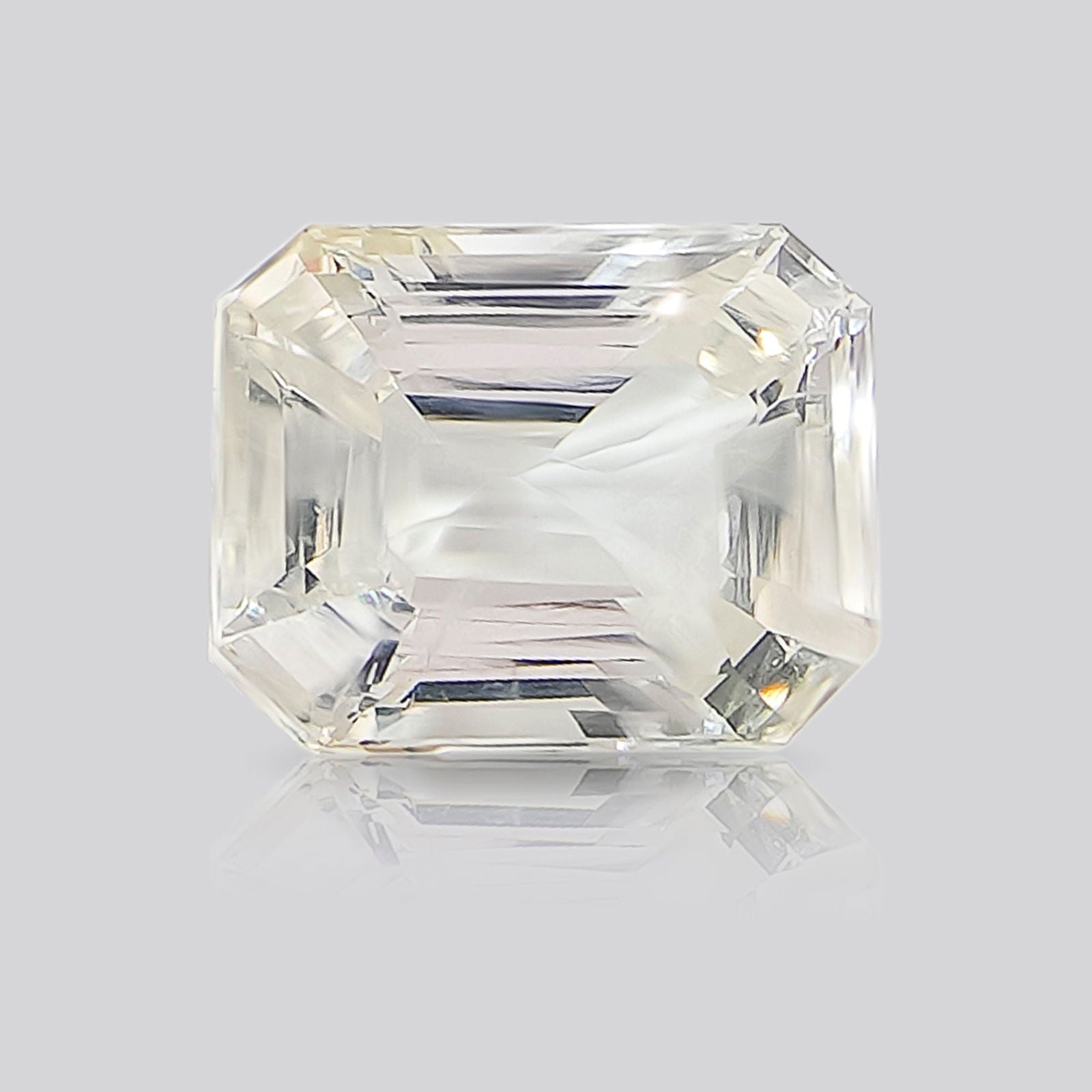 Gemsmantra White Sapphire (6.809 ratti)