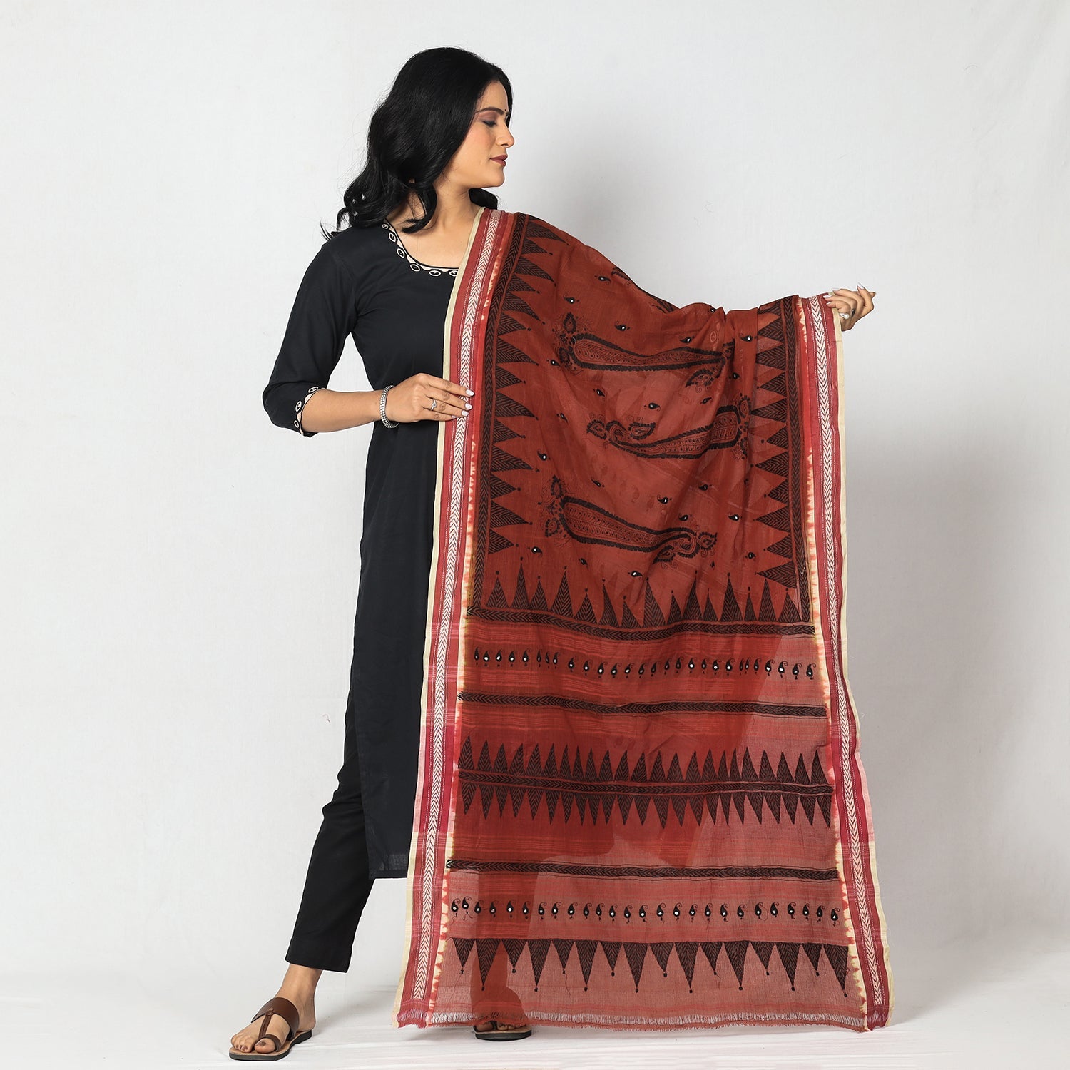 KHUSHBASH - HAPPY LOOM OF EAST Brown - Bengal Kantha Embroidery Cotton Handloom Dupatta