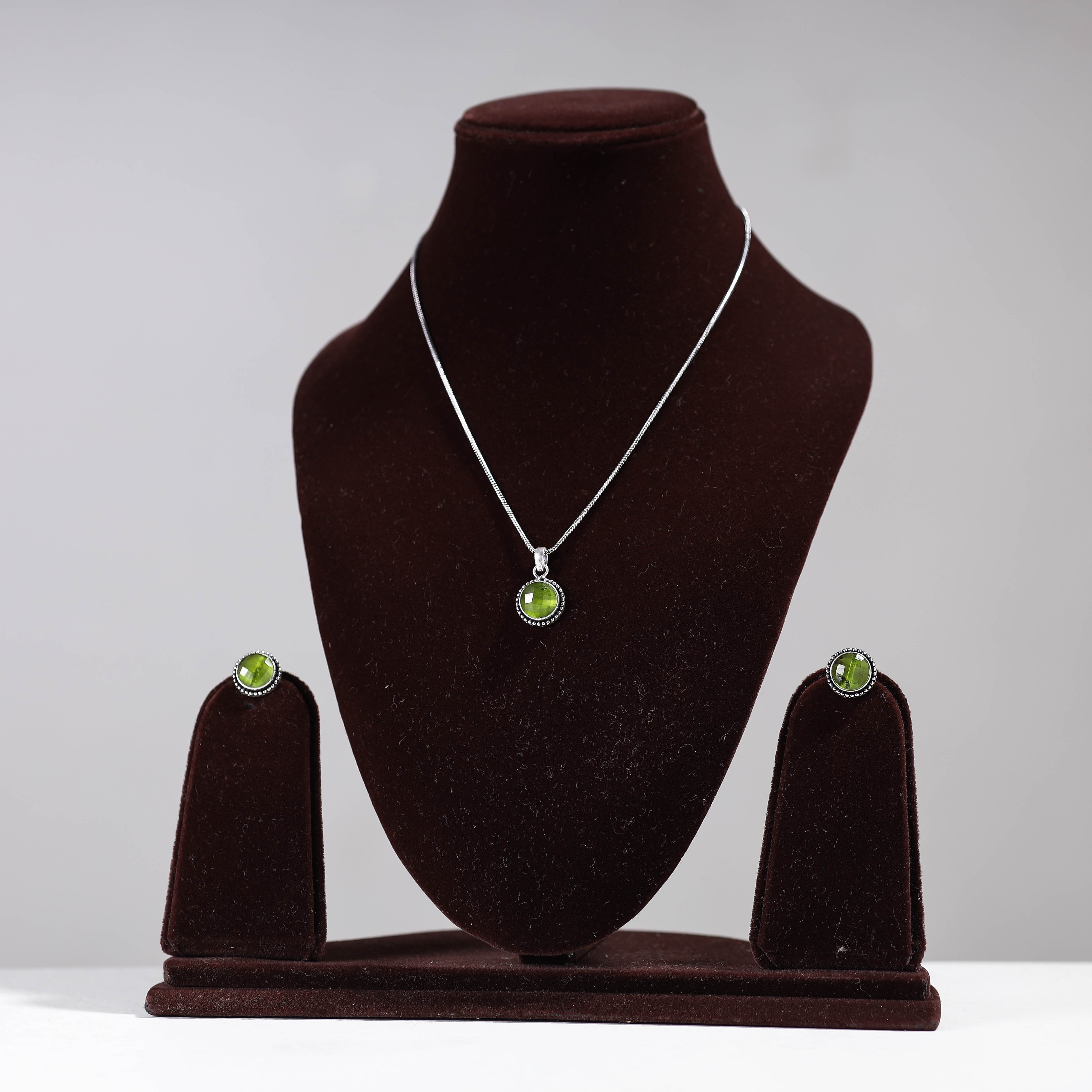 WHITE RIVER STORIES Antique Silver Finish Oxidised Brass Base Stone Work Necklace Set