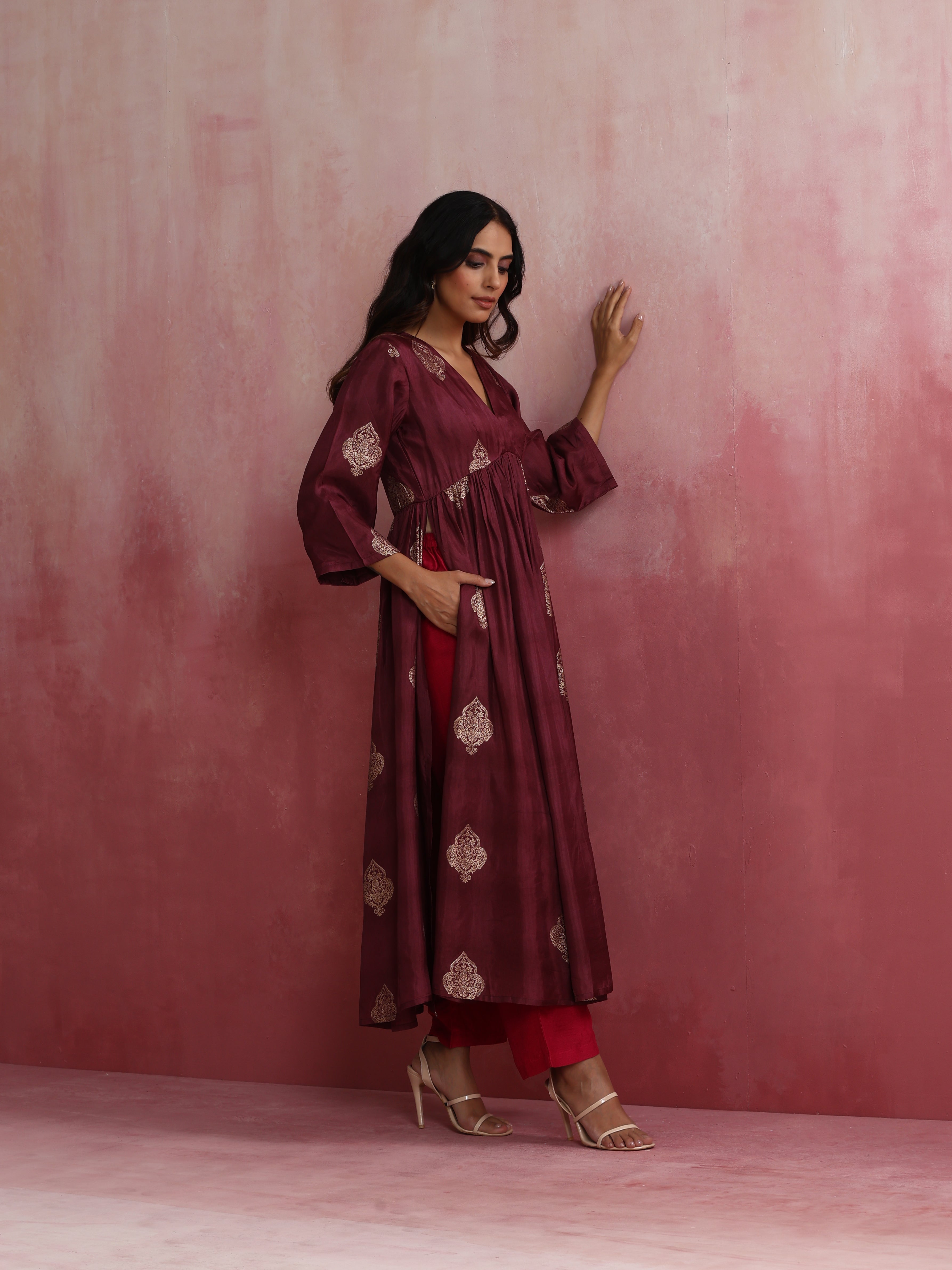 trueBrowns Purple Viscose Silk Kurta Set - view 2