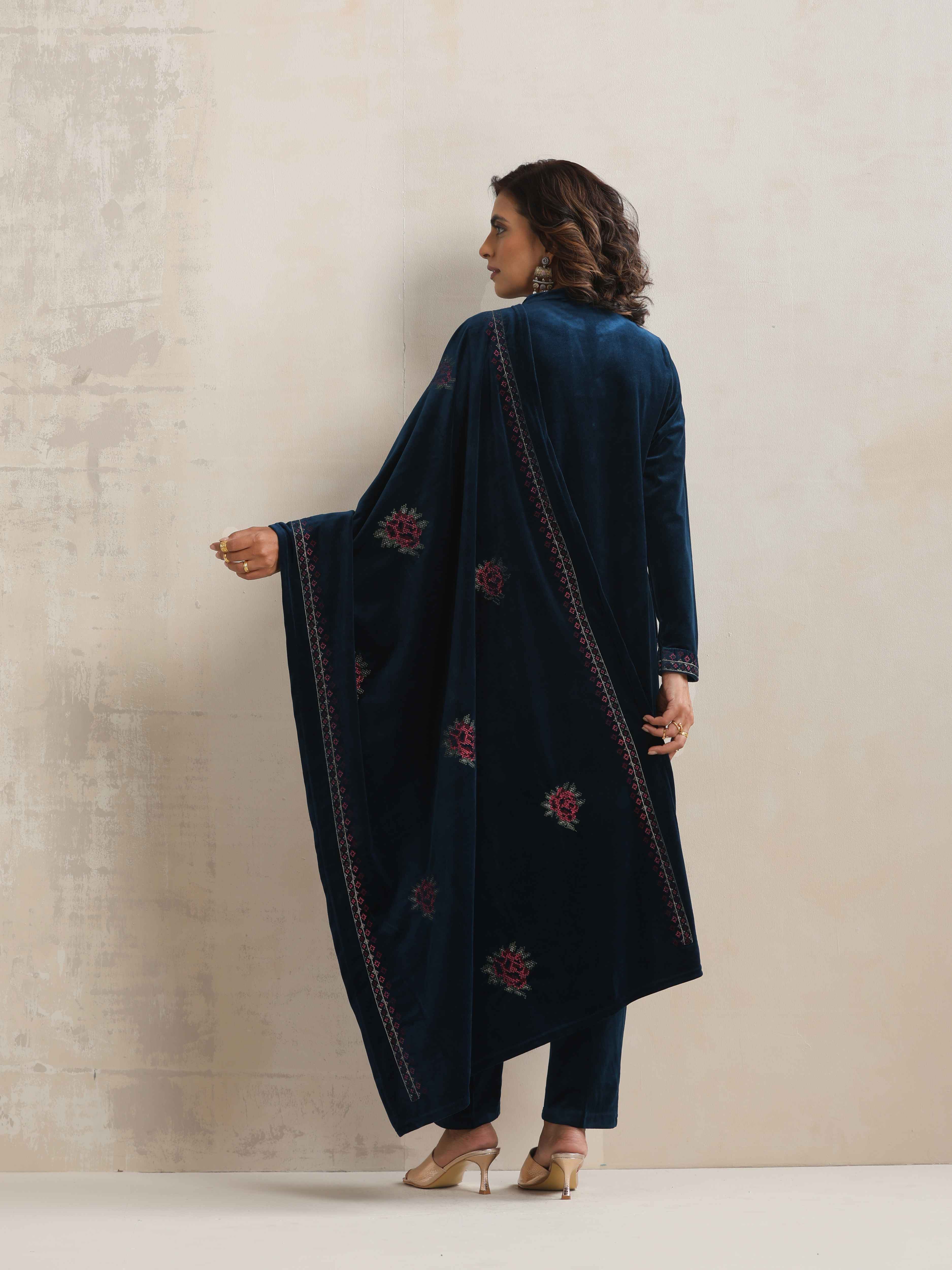 trueBrowns Blue Velvet Floral Embroidered Kurta Pant Dupatta Set - view 9