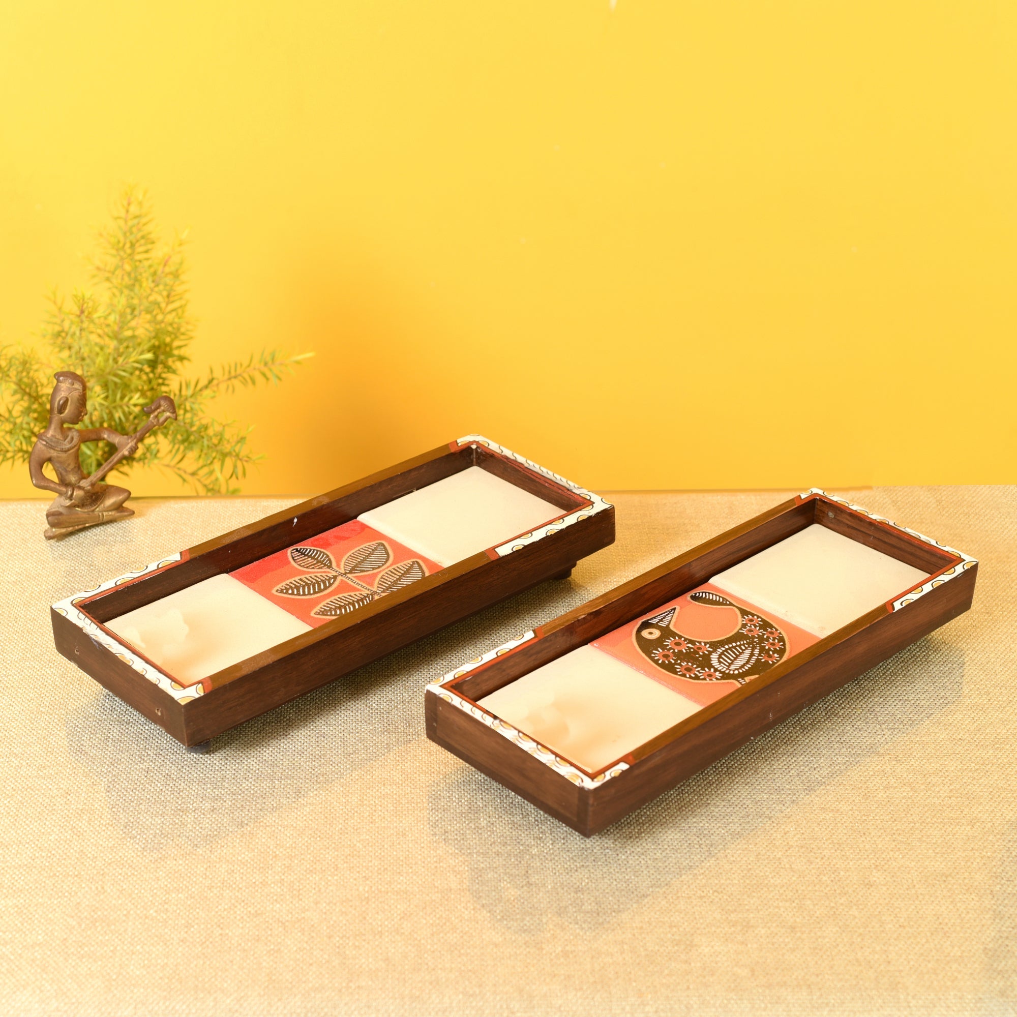 ART CREATIONS BY SUMAN SONTHALIA Beige - Mango Wood Handcrafted Mosaic Tray (Set of 2)