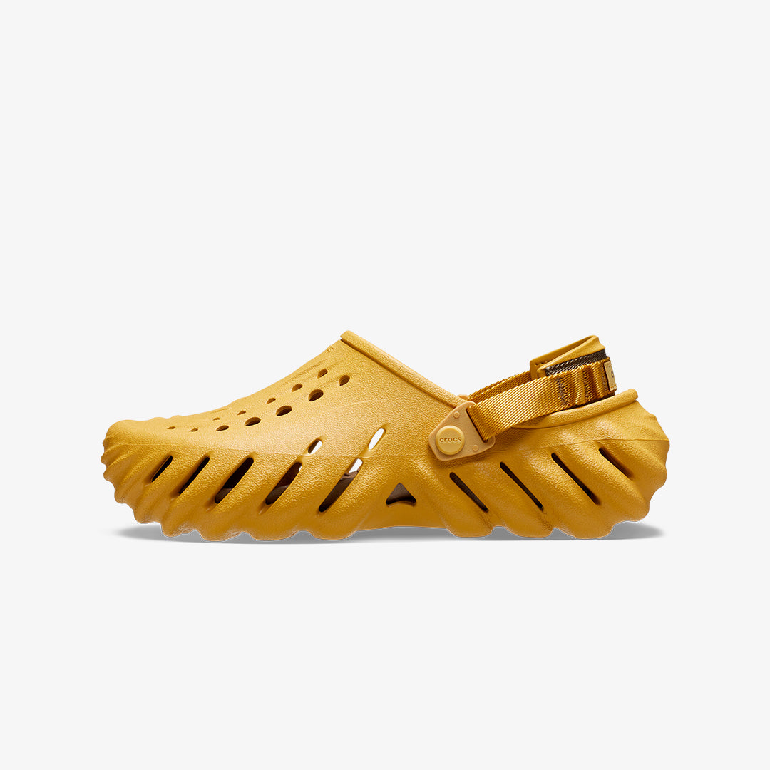 Crocs | ECHO CLOG { DESERT GRASS