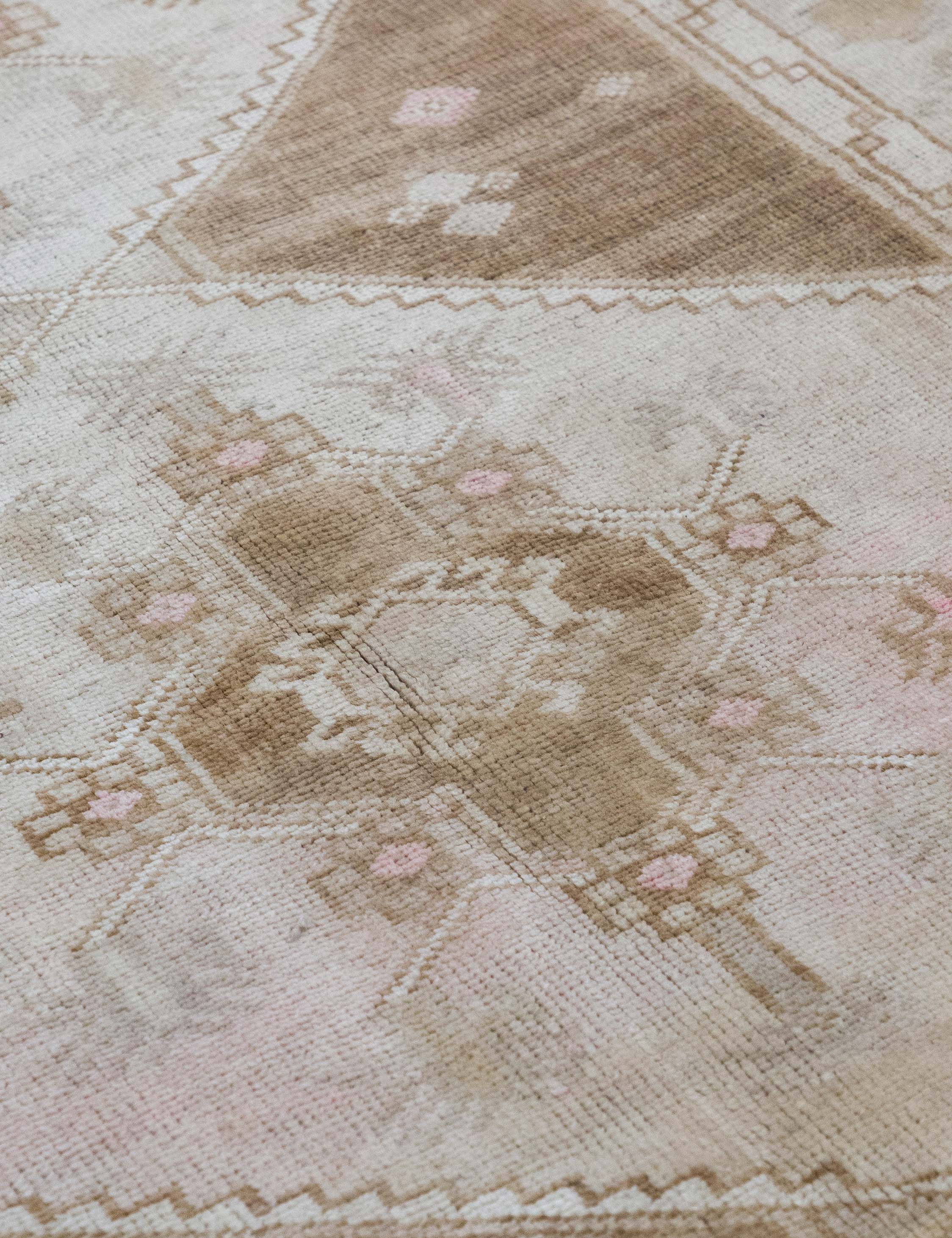 Lulu and Georgia Vintage Turkish Hand-Knotted Wool Rug No. 601, 4'5" x 7'8" - view 2