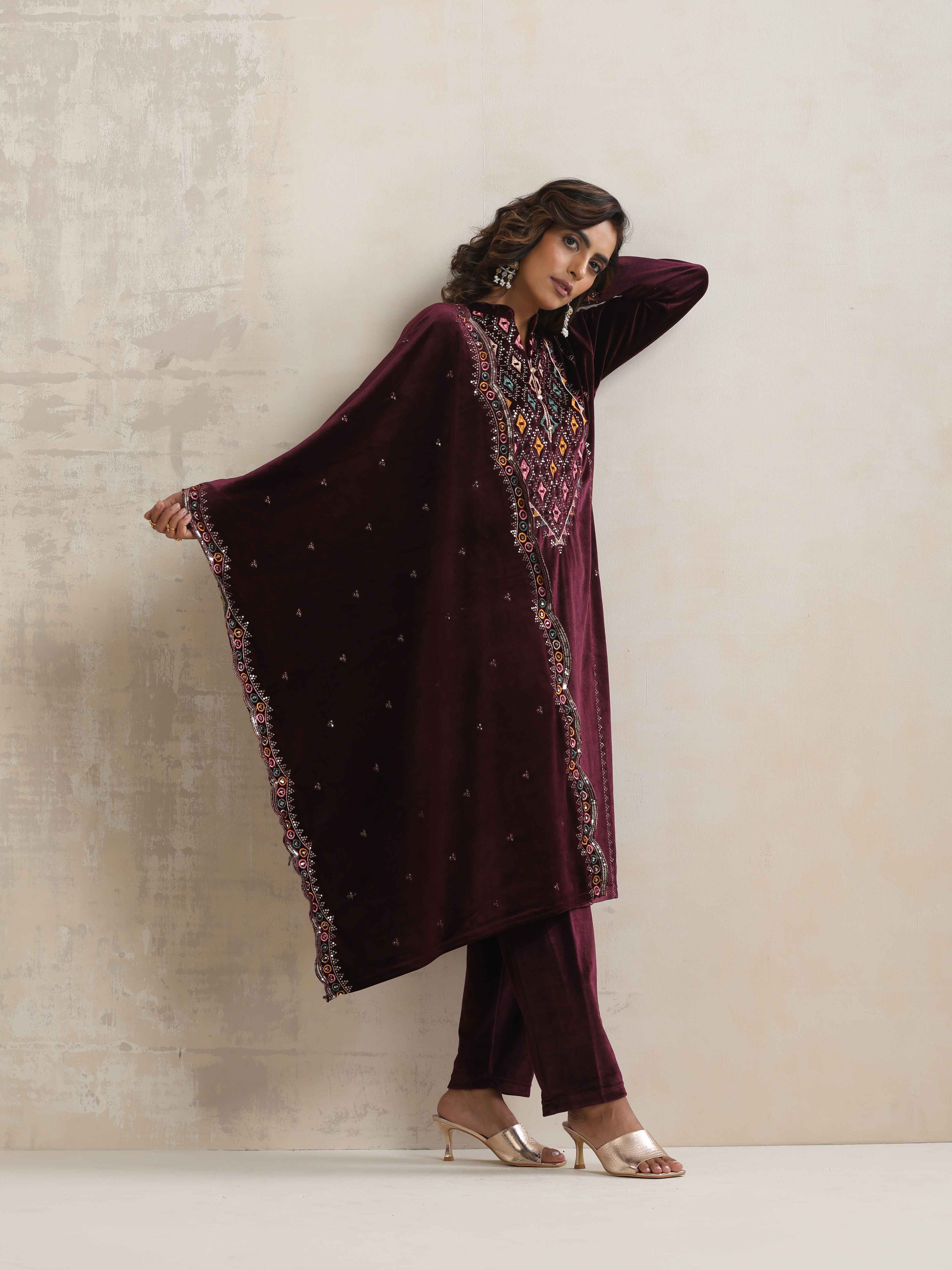 trueBrowns Purple Velvet Geometric Embroidered Kurta Pant Dupatta Set - view 2