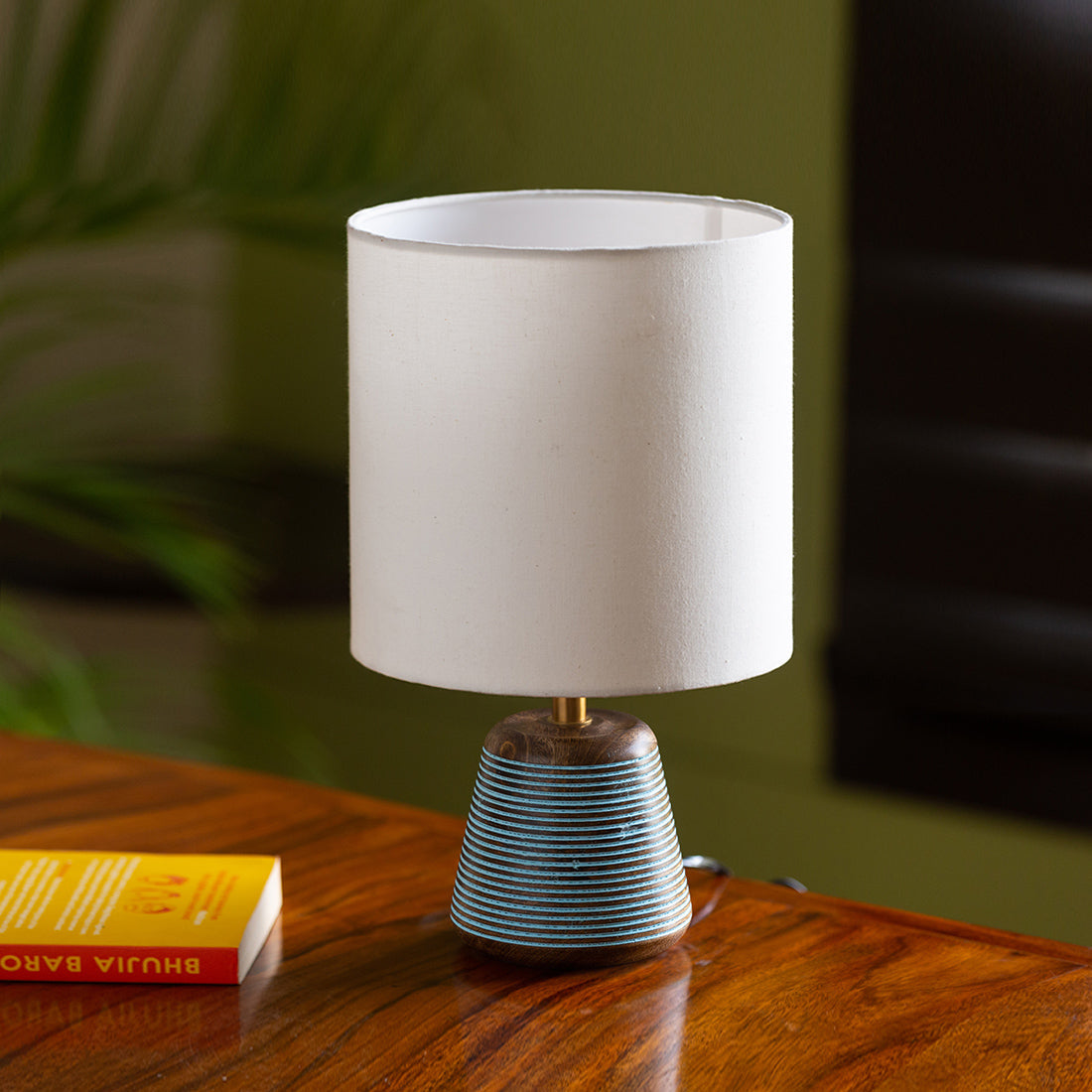 EXCLUSIVELANE 'Blue-Carved' Table Lamp In Mango Wood (14 Inch)