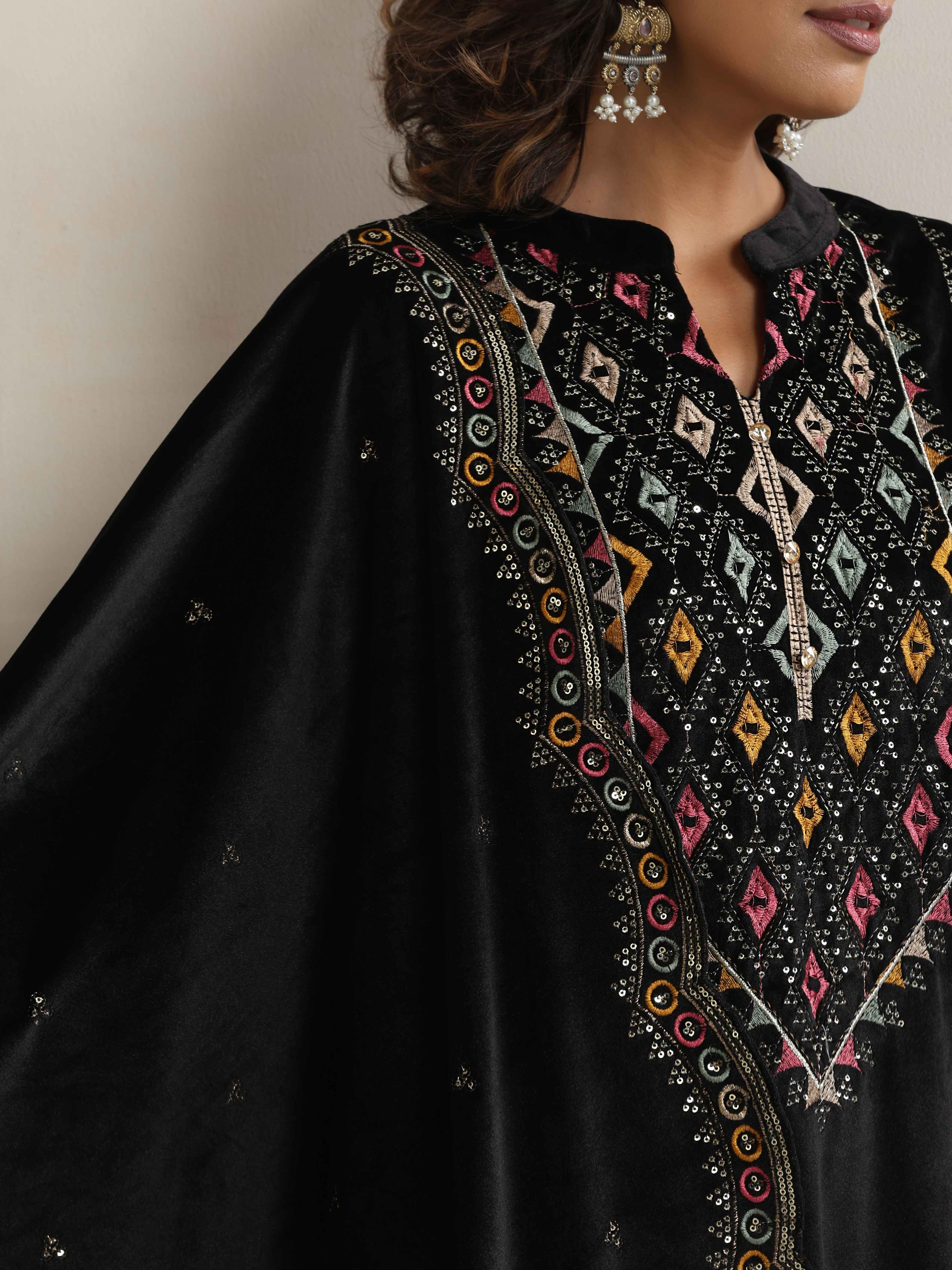 trueBrowns Black Velvet Geometric Embroidered Kurta Pant Dupatta Set - view 4