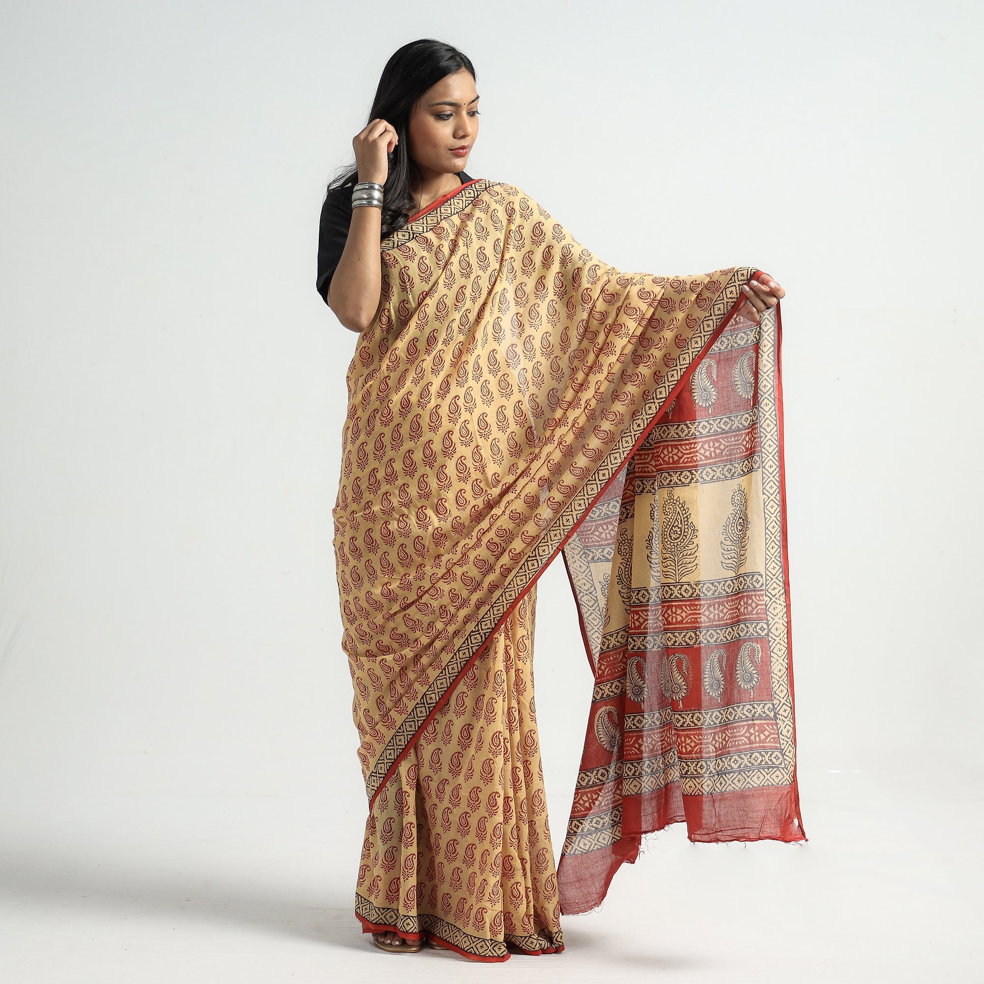 BAGH PRINTS BY YAKOOB KHATRI Beige - Bagh Hand Block Printed Cotton Saree - view 2