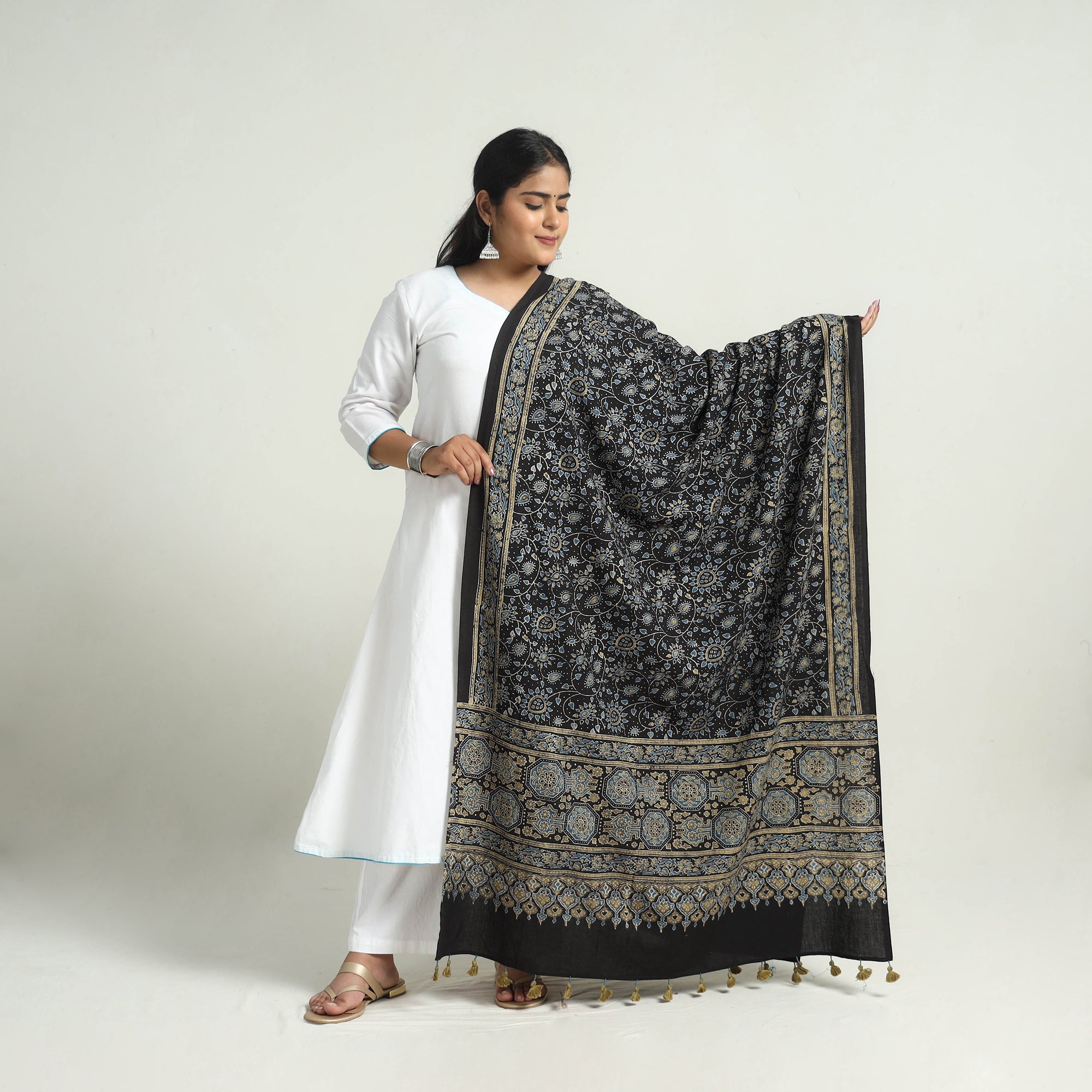AJRAKH BY JABBAR KHATRI Black - Kutch Block Print Cotton Ajrakh Dupatta 02 - view 2