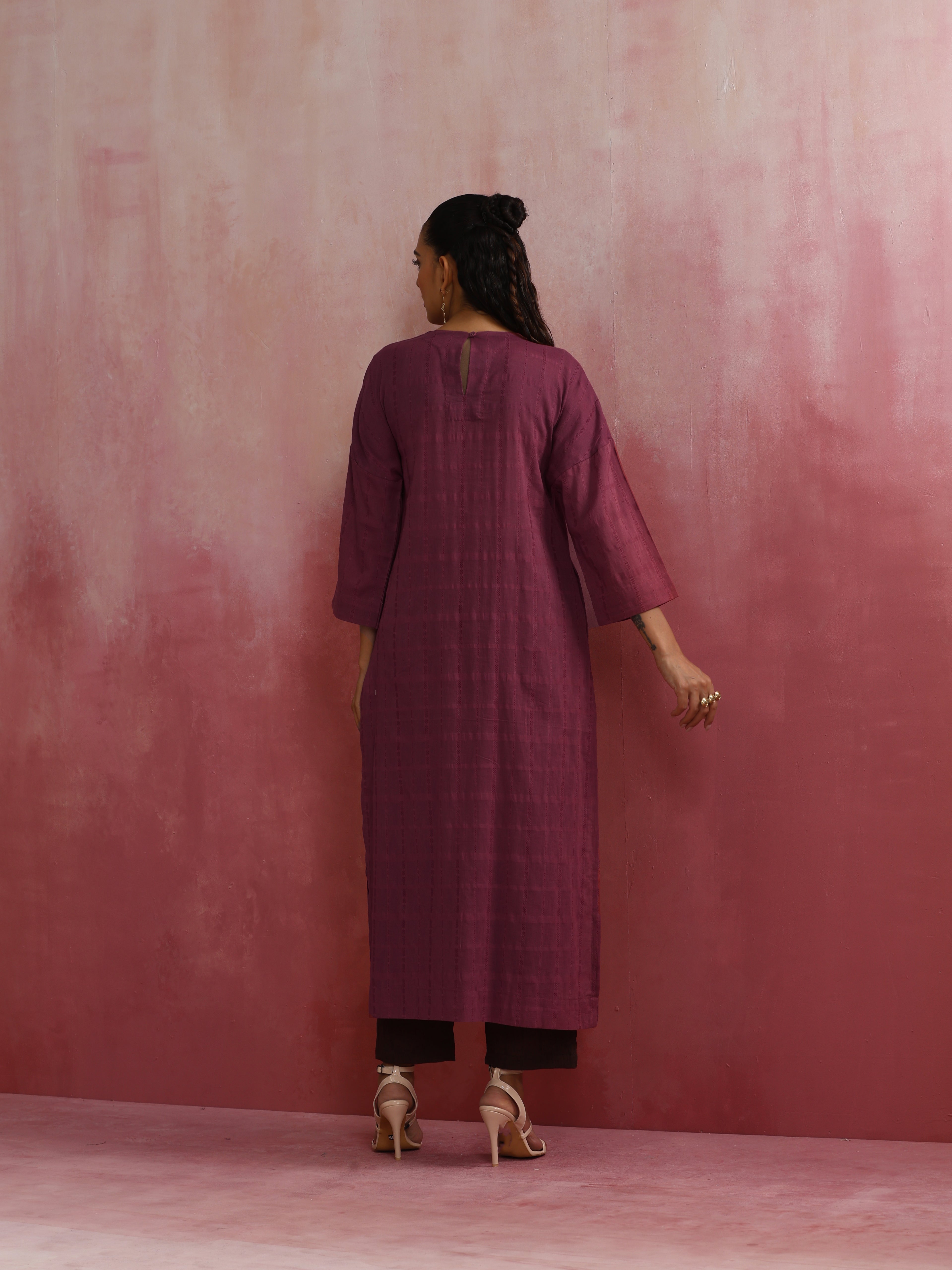 trueBrowns Mauve Cotton Dobby Front Slit Kurta Set - view 6