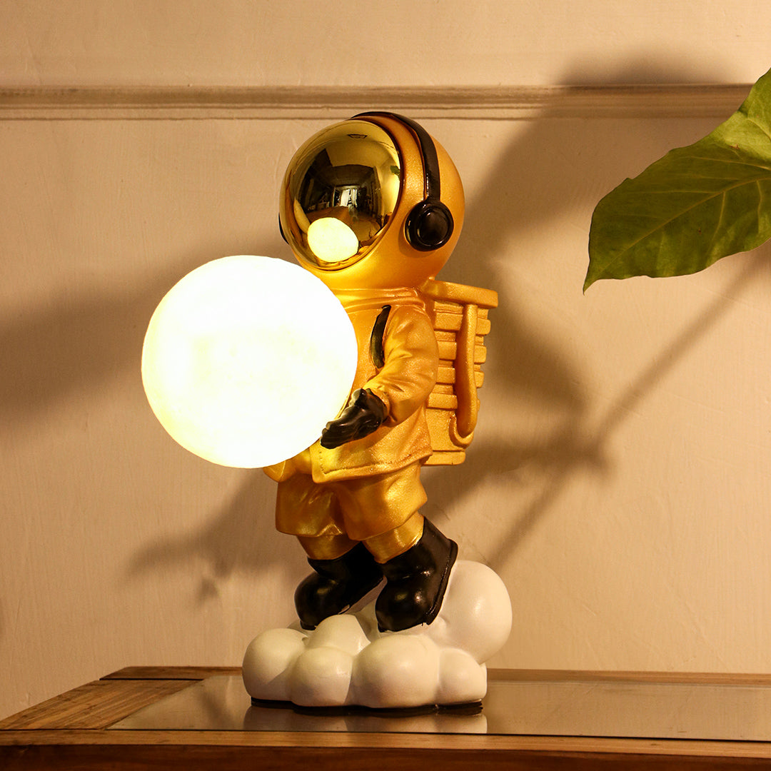 Kush Trading Astronaut Moon Lamp