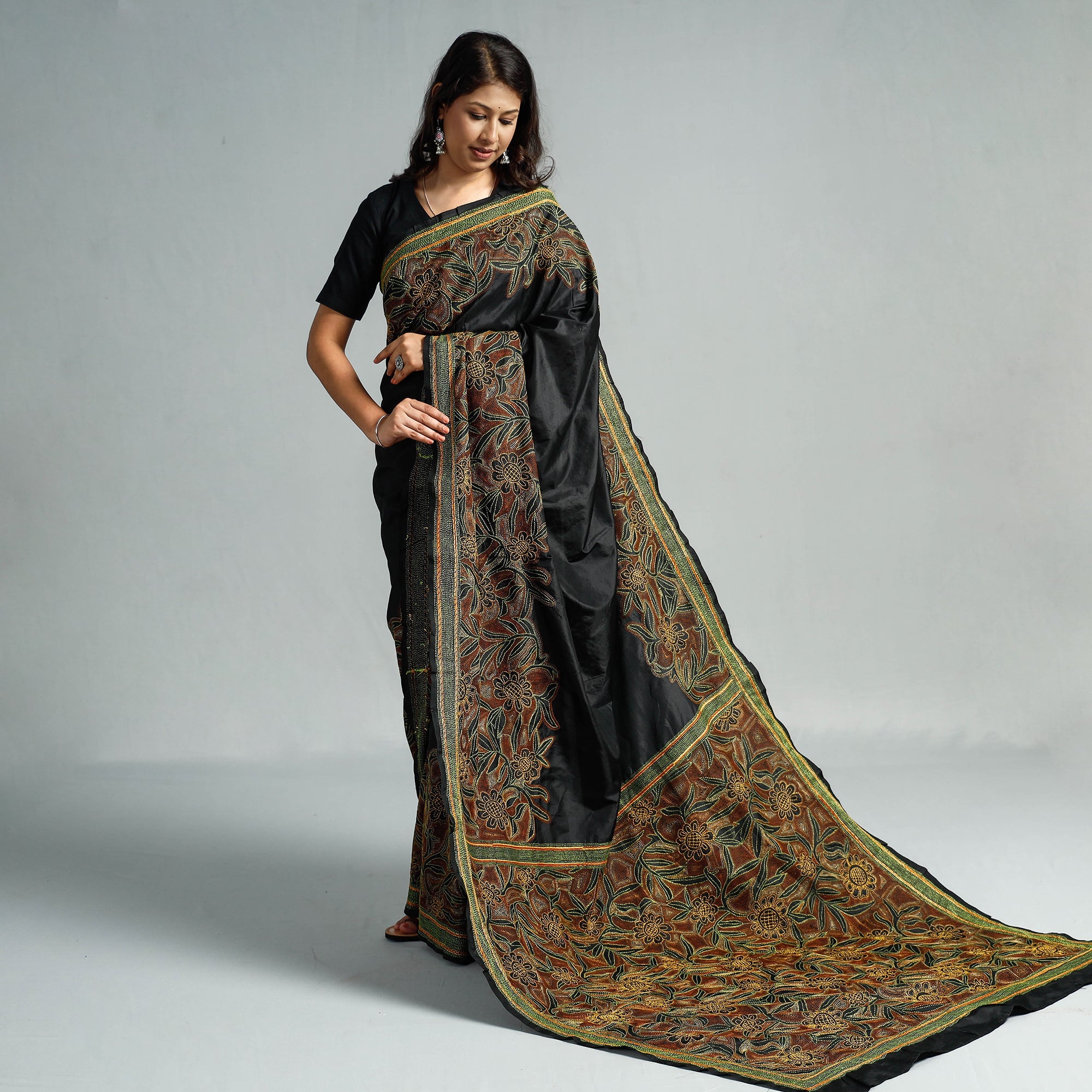 KHUSHBASH - HAPPY LOOM OF EAST Black - Bengal Kantha Embroidery Bangalore Silk Handloom Saree - view 2