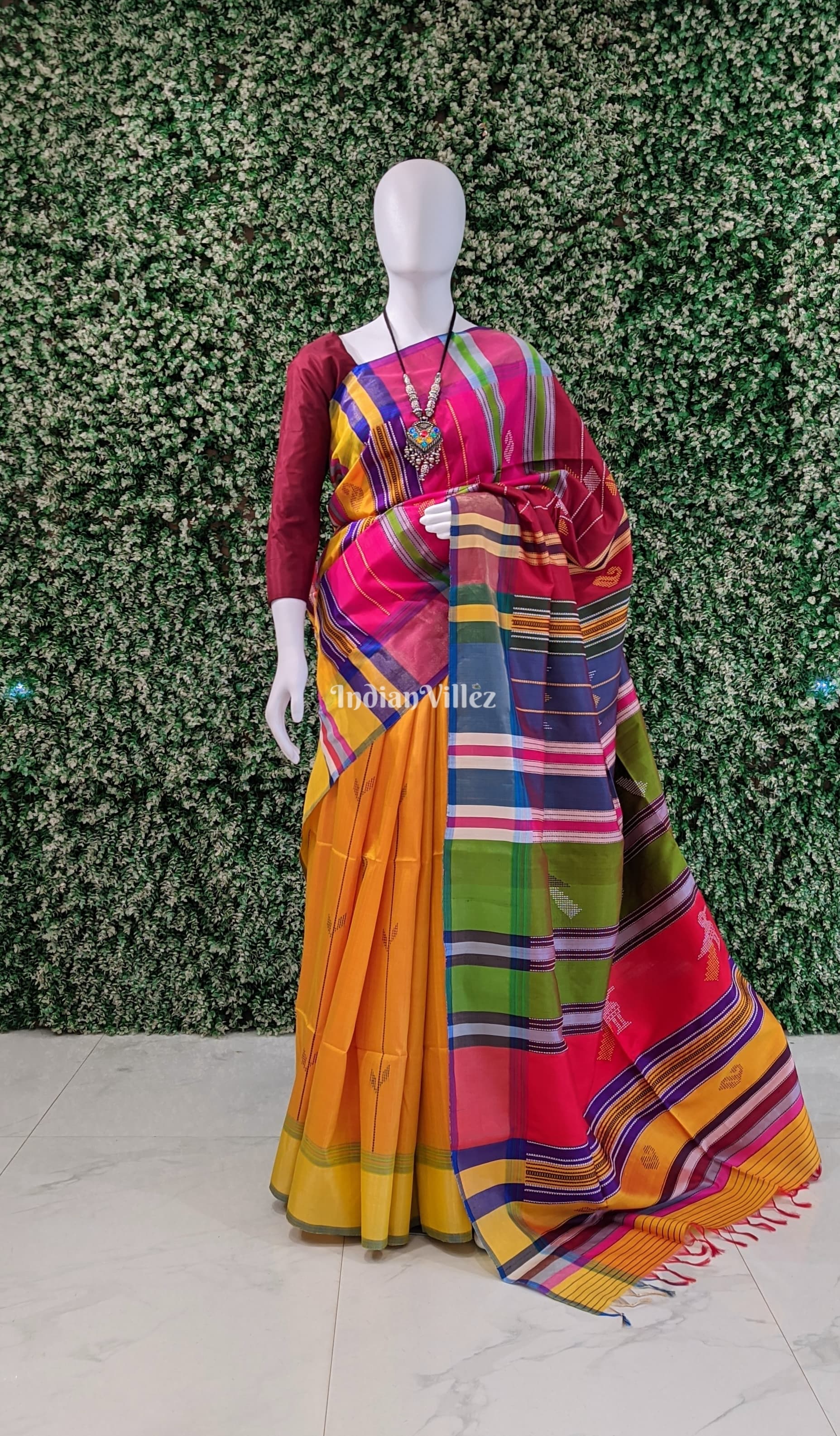 IndianVillèz Multicolor Double Pallu Handwoven Soft Silk Saree