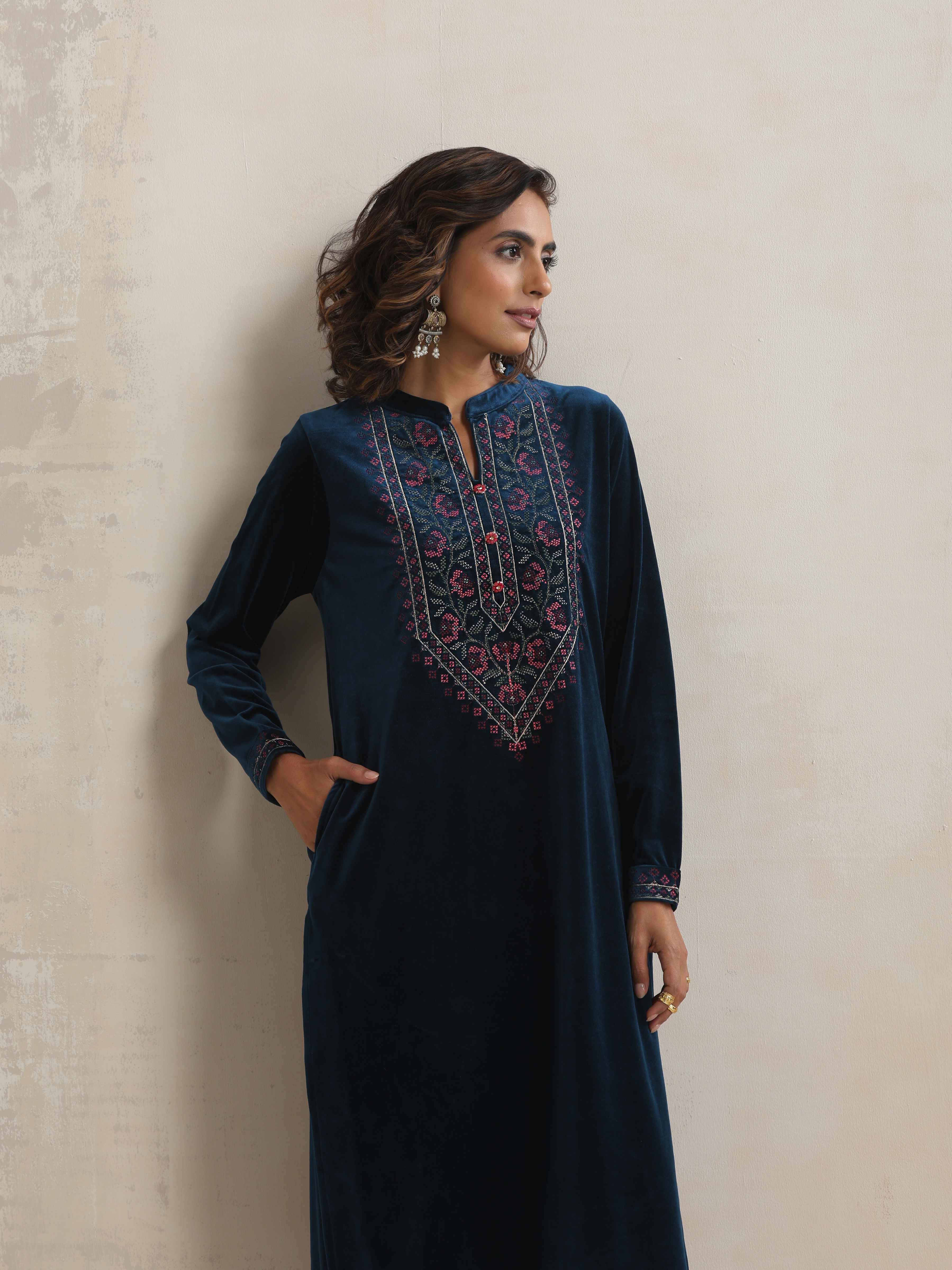 trueBrowns Blue Velvet Floral Embroidered Kurta Pant Dupatta Set - view 7