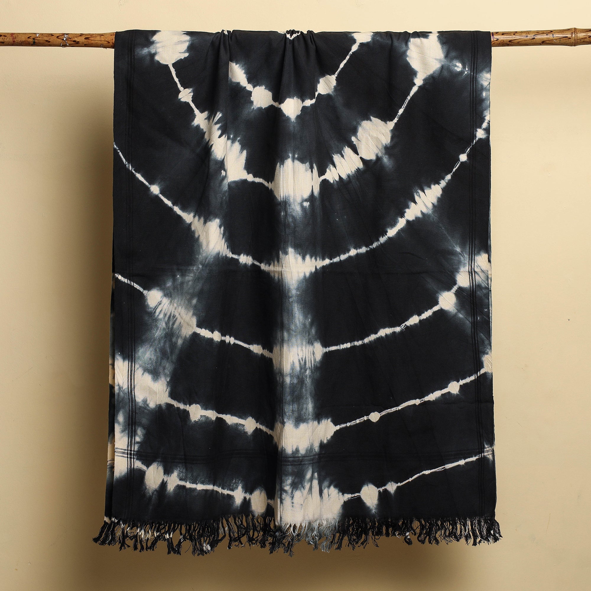 HAVELI CHRONICLES Black - Shibori Tie-dye Cotton Bath Towel - view 3
