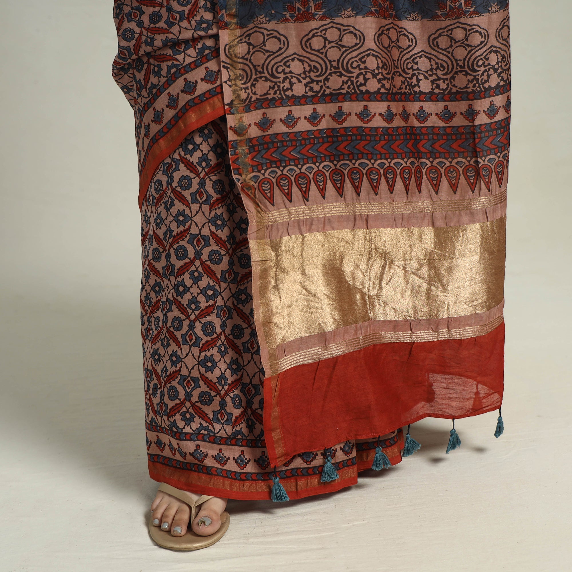 AJRAKH BY JABBAR KHATRI Brown - Chanderi Silk Block Printed Ajrakh Saree 01 - view 5