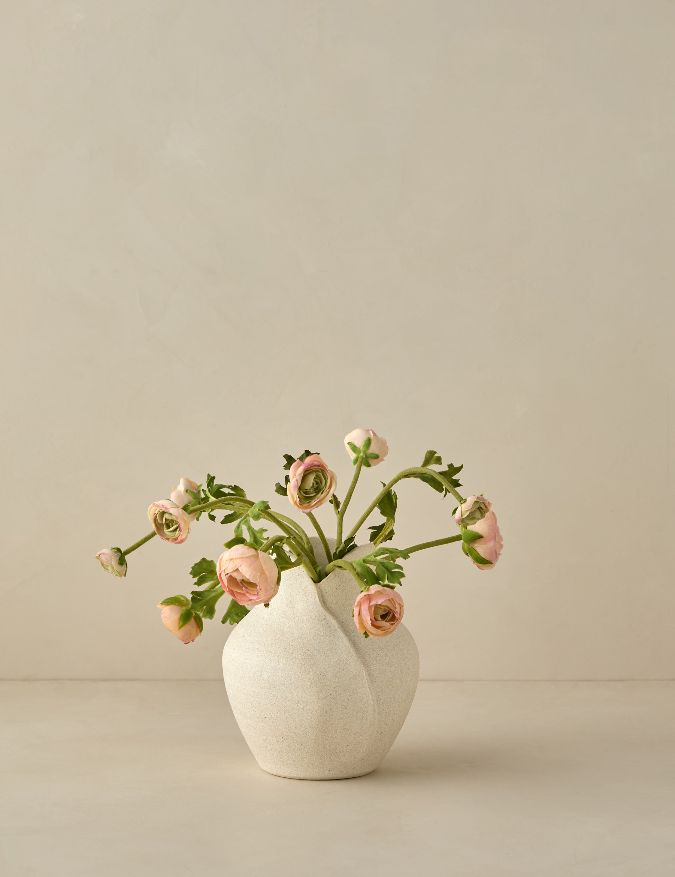 Lulu and Georgia Amelia Vase by dumæ