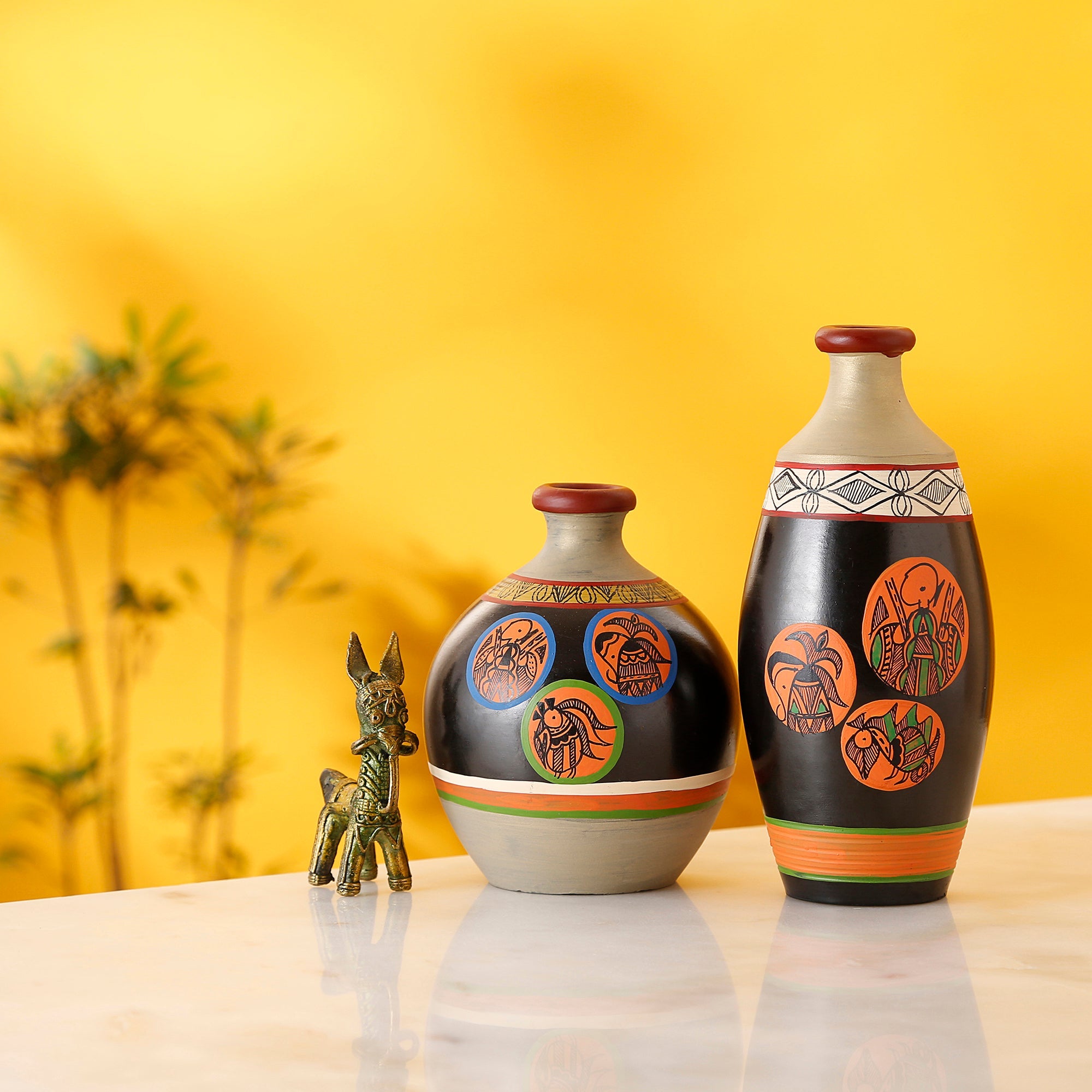 ART CREATIONS BY SUMAN SONTHALIA Black Earthen Vases with Madhubani Tattoo Art - So2