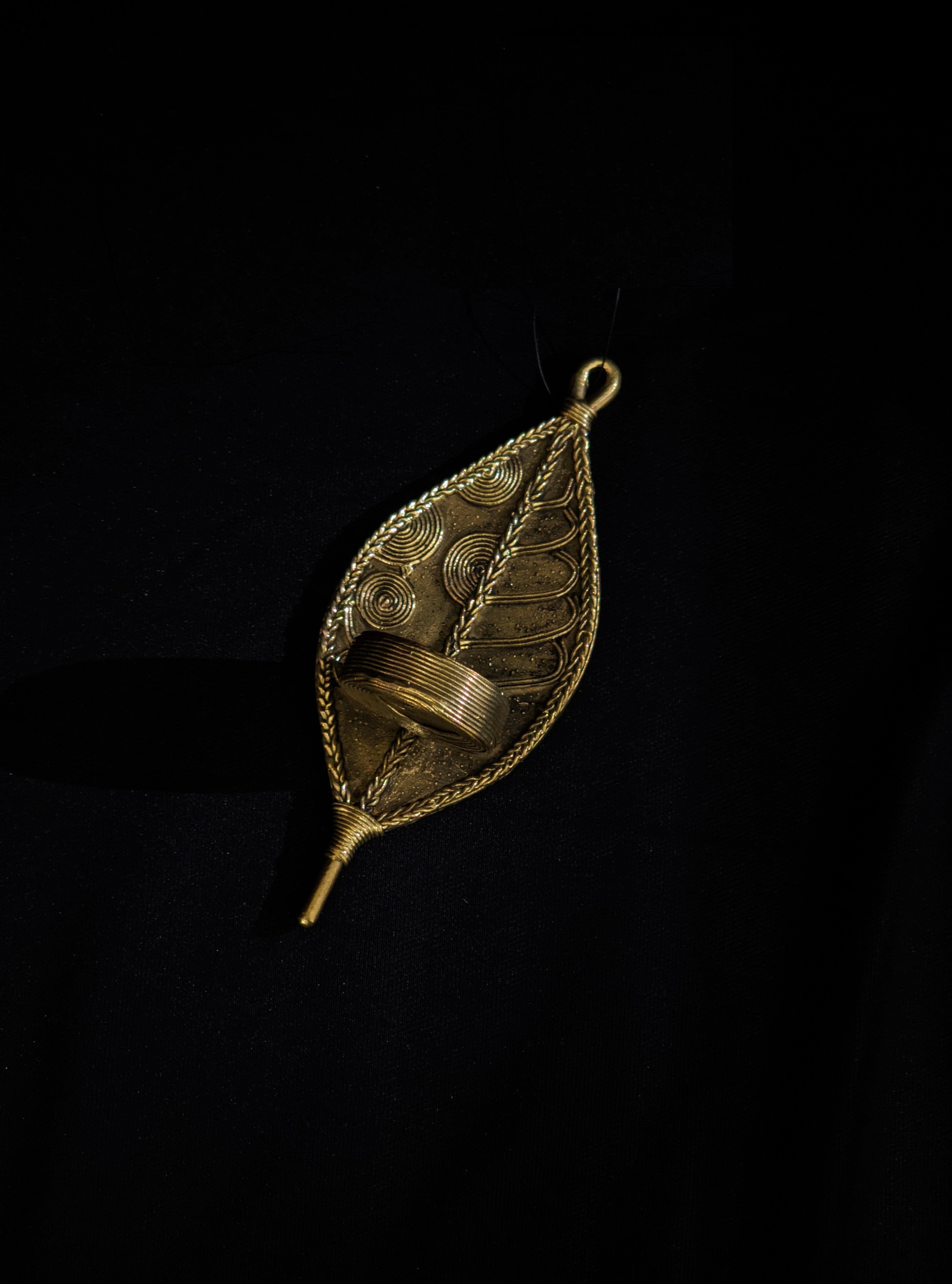 IndianVillèz Handmade Dhokra Leaf Candle Stand - view 3