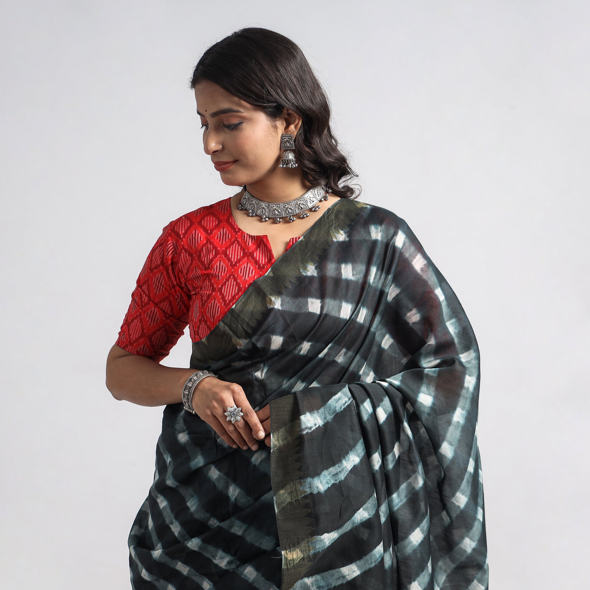 LEHARIYA BY BADSHAH MIYAN Black - Leheriya Tie-Dye Chanderi Silk Saree with Zari Border - view 4