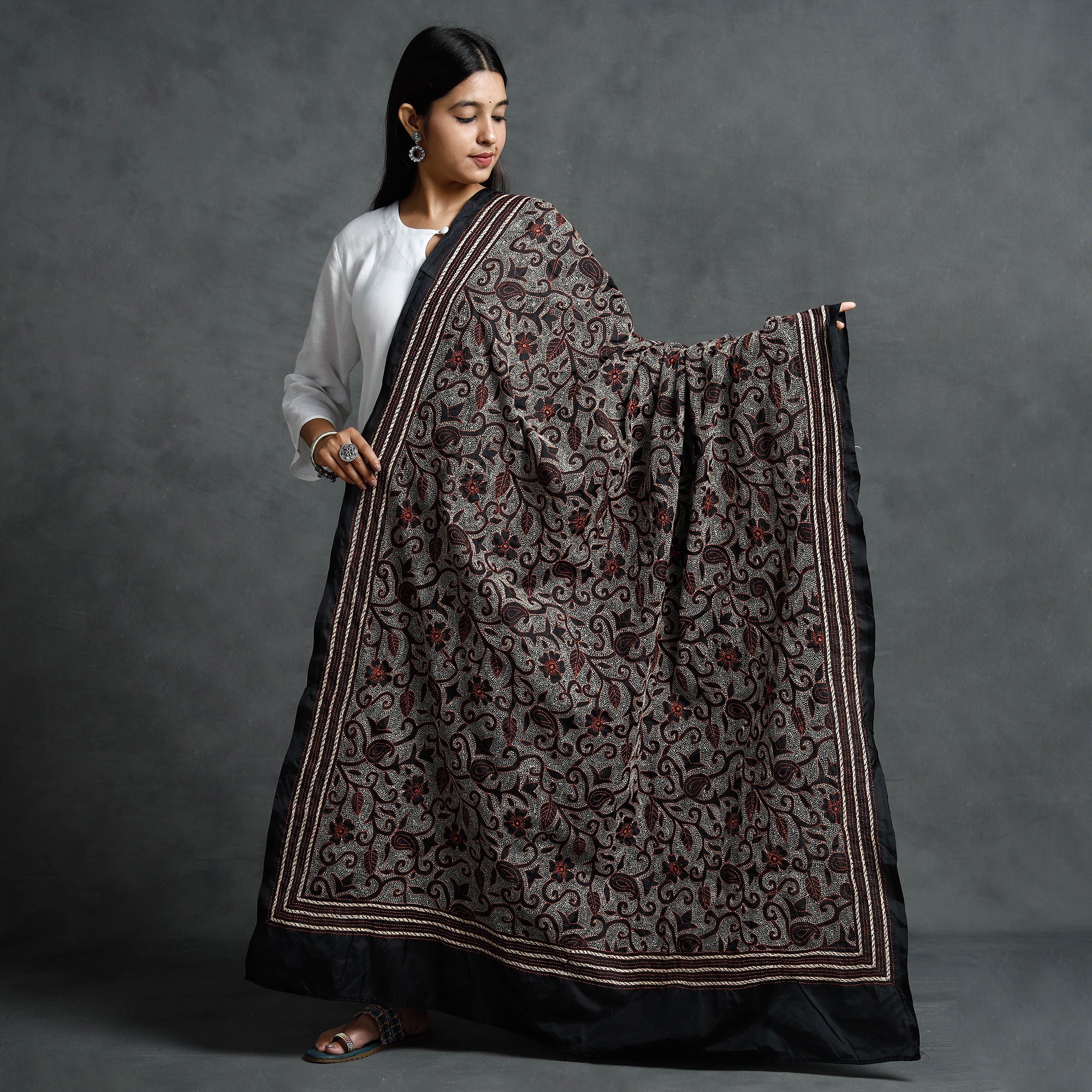 KHUSHBASH - HAPPY LOOM OF EAST Black - Bengal Kantha Hand Embroidered Mulberry Silk Dupatta