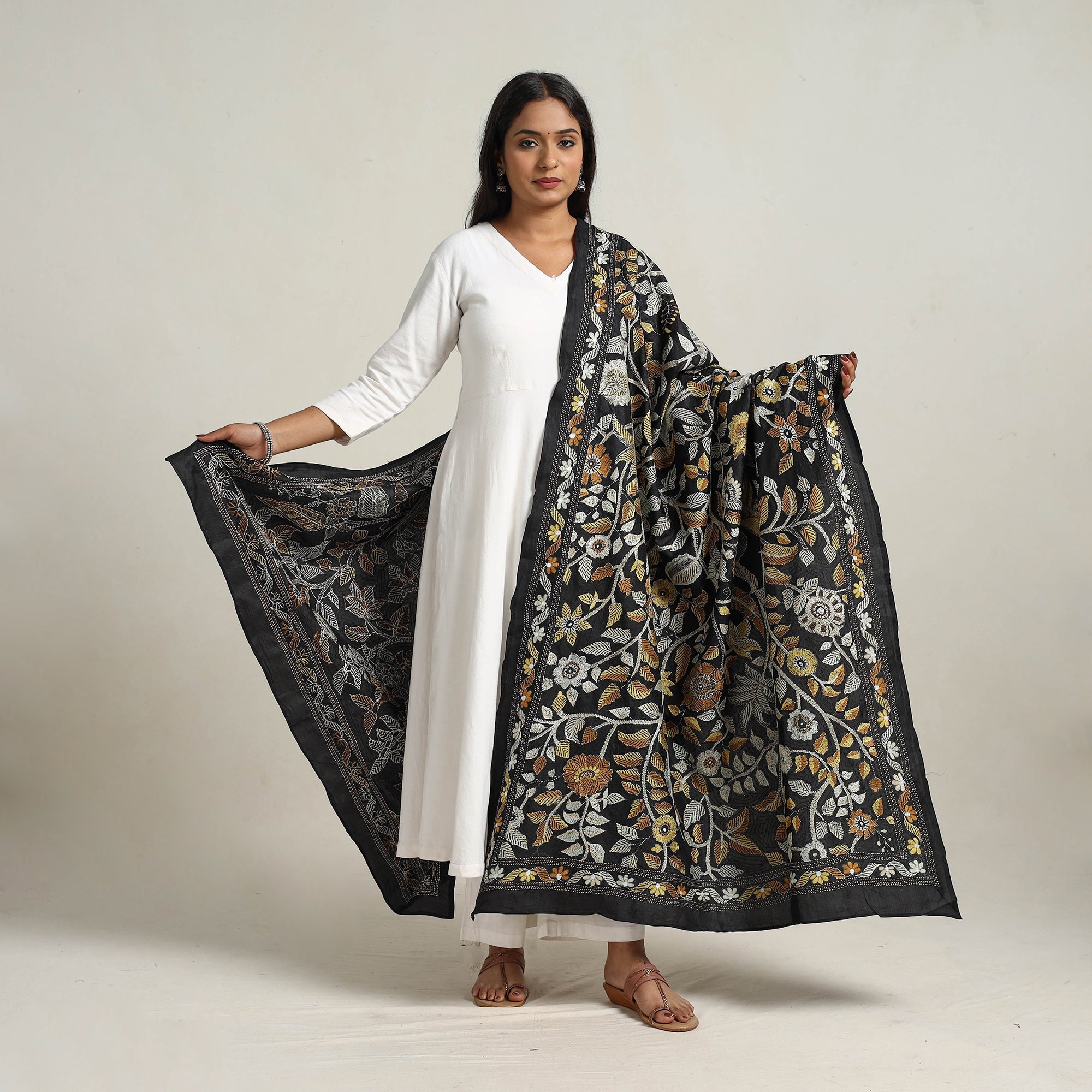 KHUSHBASH - HAPPY LOOM OF EAST Black - Bengal Handloom Silk Kantha Embroidery Dupatta 17