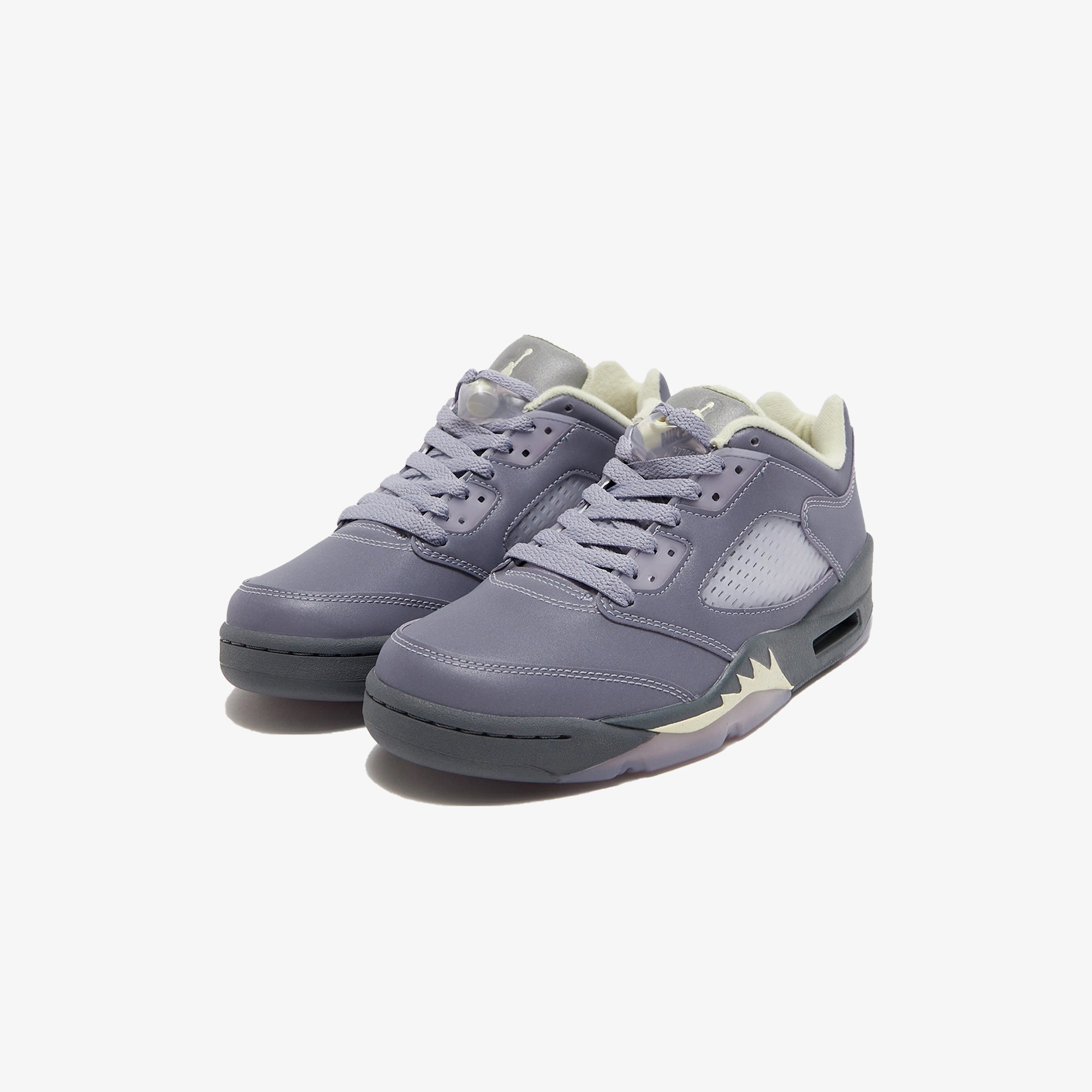 Jordan | AIR JORDAN 5 RETRO LOW { INDIGO HAZE/FIRE RED-METALLIC SILVER