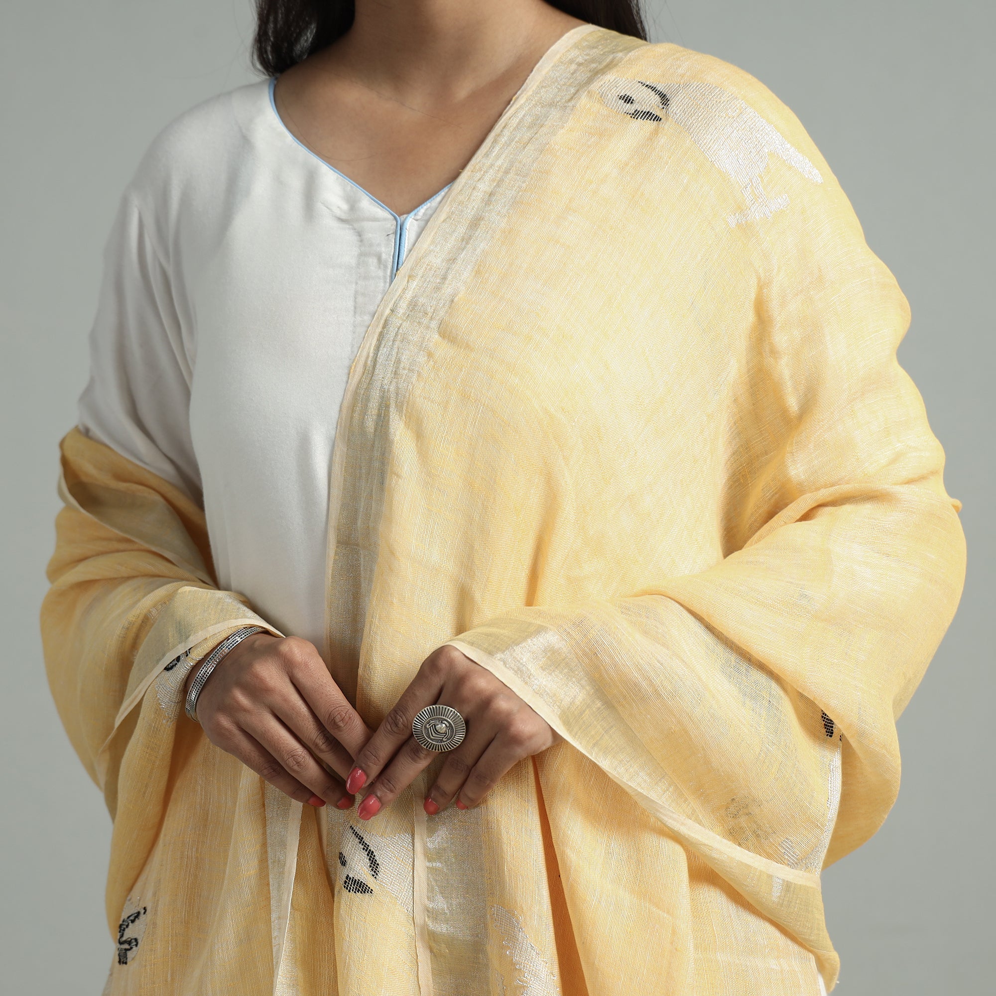 KHUSHBASH - HAPPY LOOM OF EAST Beige - Bengal Jamdani Handloom Linen Dupatta with Tassels 14 - view 3