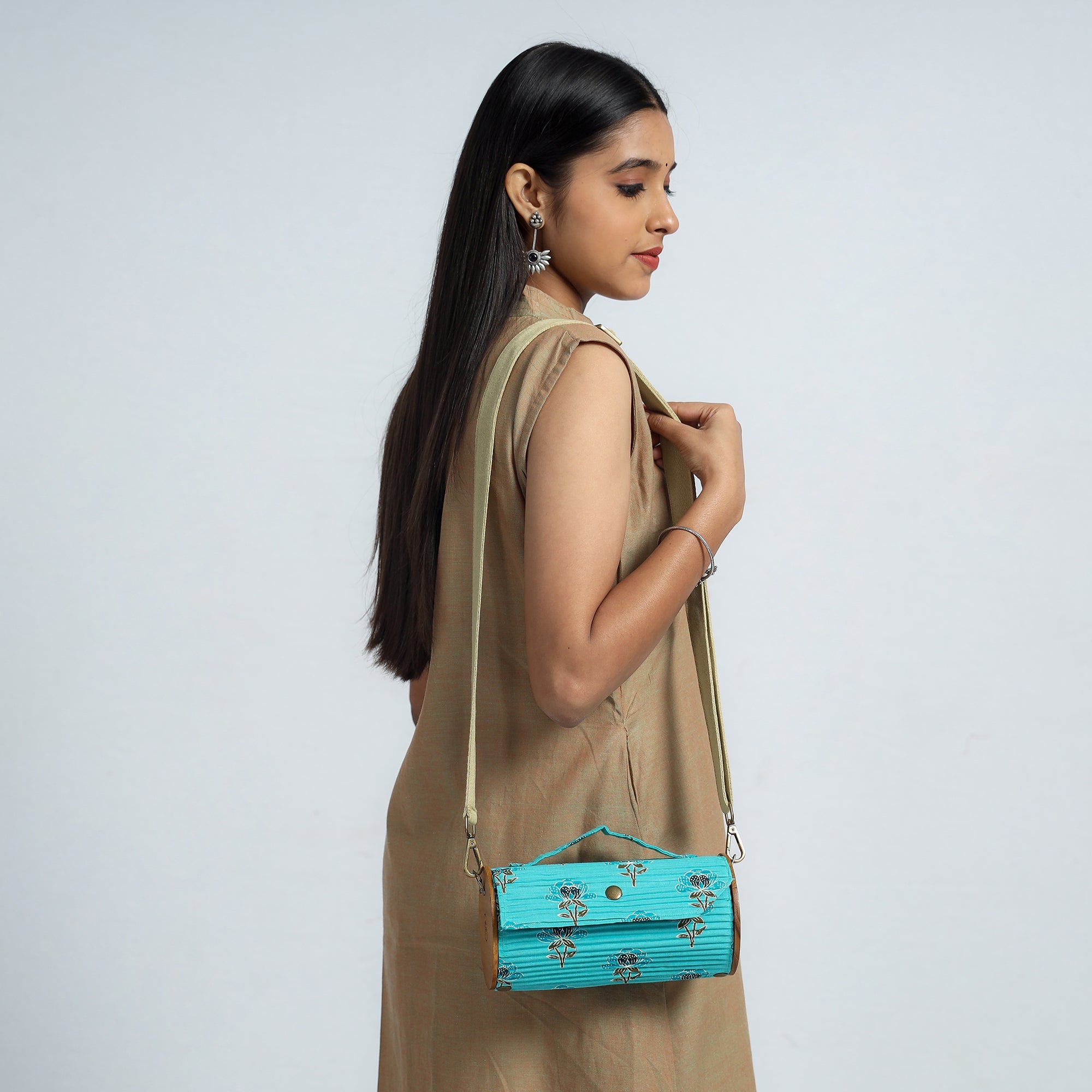 LUKKA CHUPPI Blue - DIY Round Sling Bag / Clutch With Changeable Sleeve
