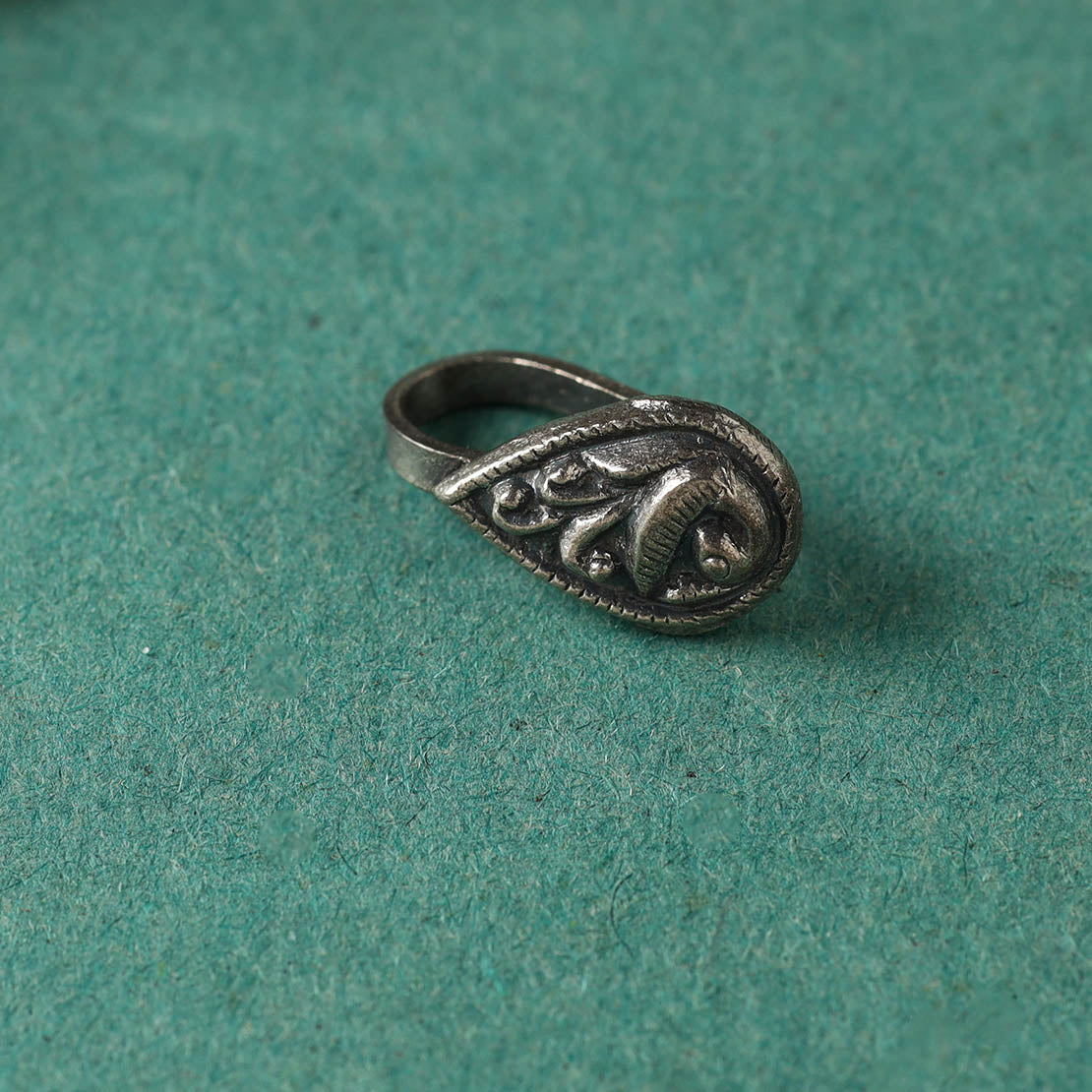HAVELI CHRONICLES Antique Padma Sterling Silver Nosepin - view 2
