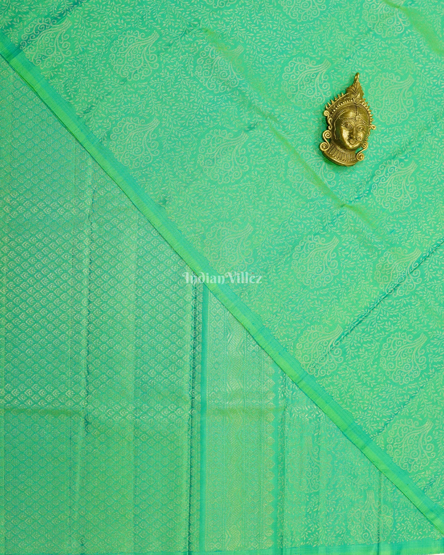 IndianVillèz Green Golden Work Without Border Pure Kanjivaram Silk Saree - view 2