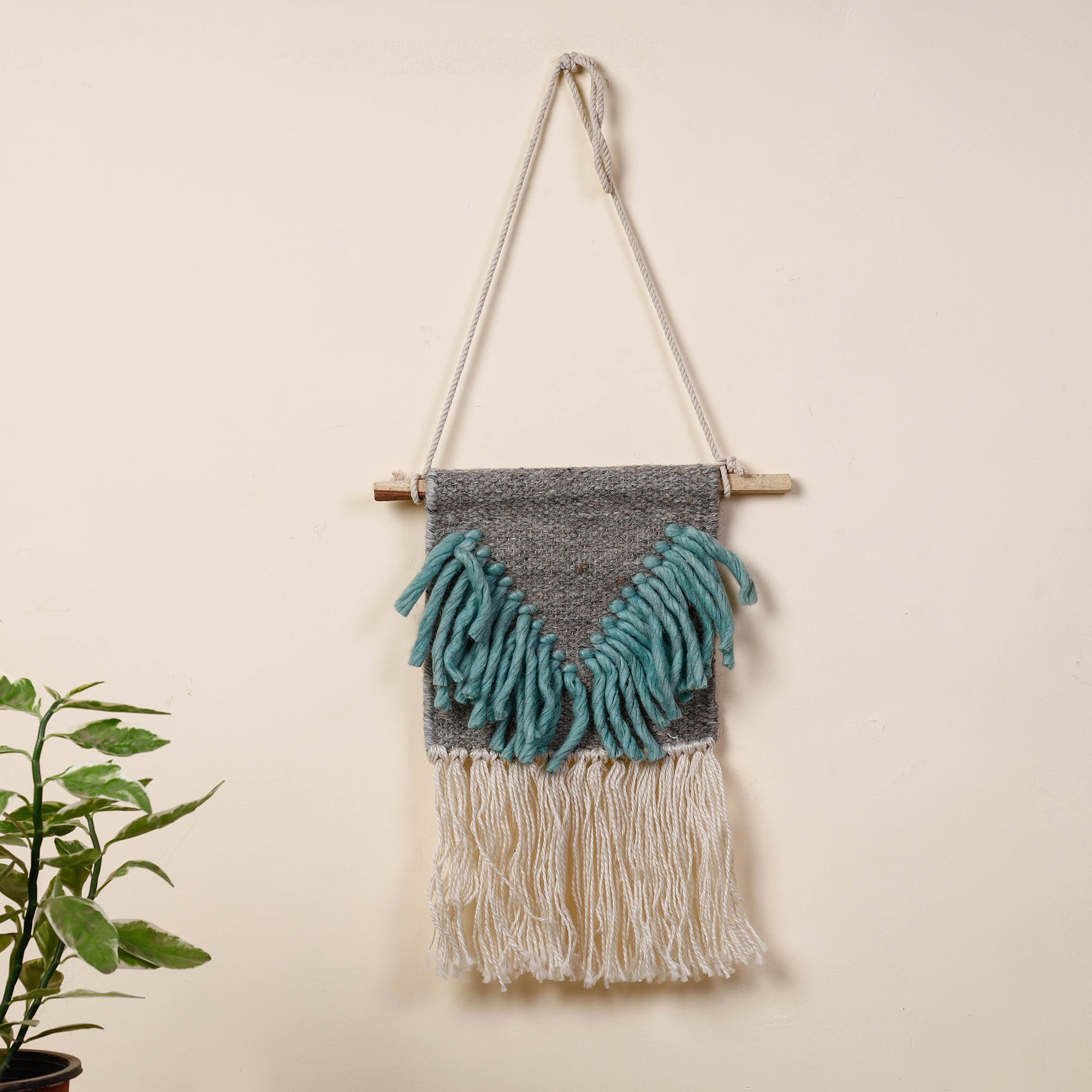 ITOKRI CRAFTS INITIATIVE Bhadohi Handwoven Wool Geometric Fringed Wall Hanging