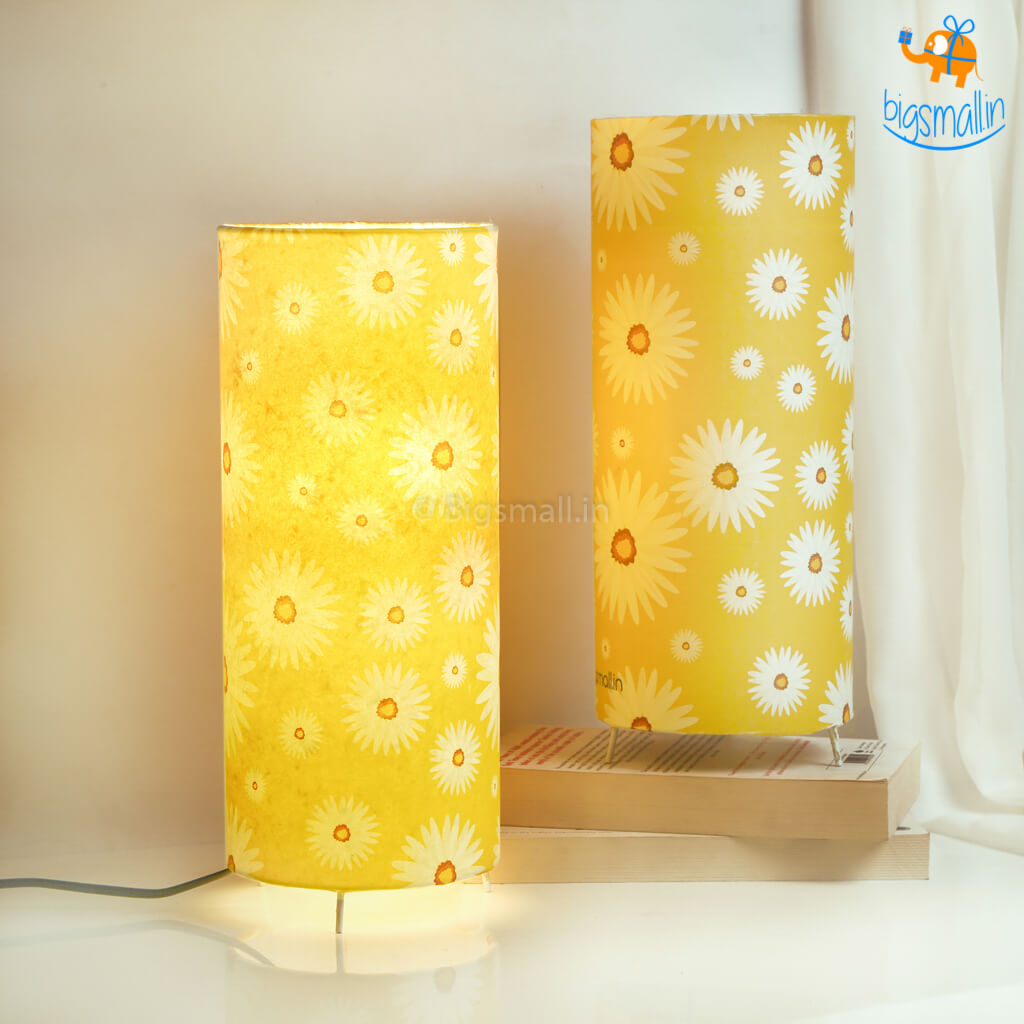 Ascetic Daisy Cylindrical Table Lamp - view 3