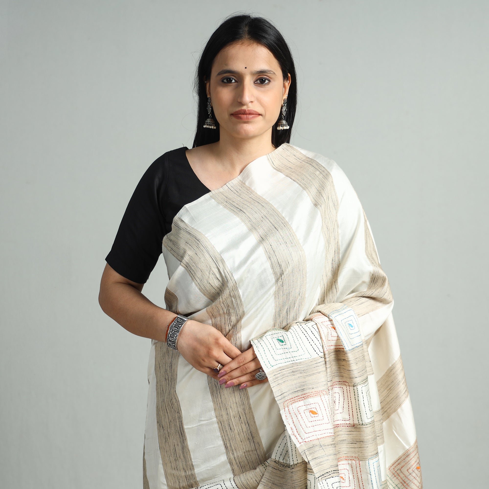 KHUSHBASH - HAPPY LOOM OF EAST Beige - Bengal Kantha Hand Embroidery Pure Ghicha Silk Handloom Saree 135 - view 4