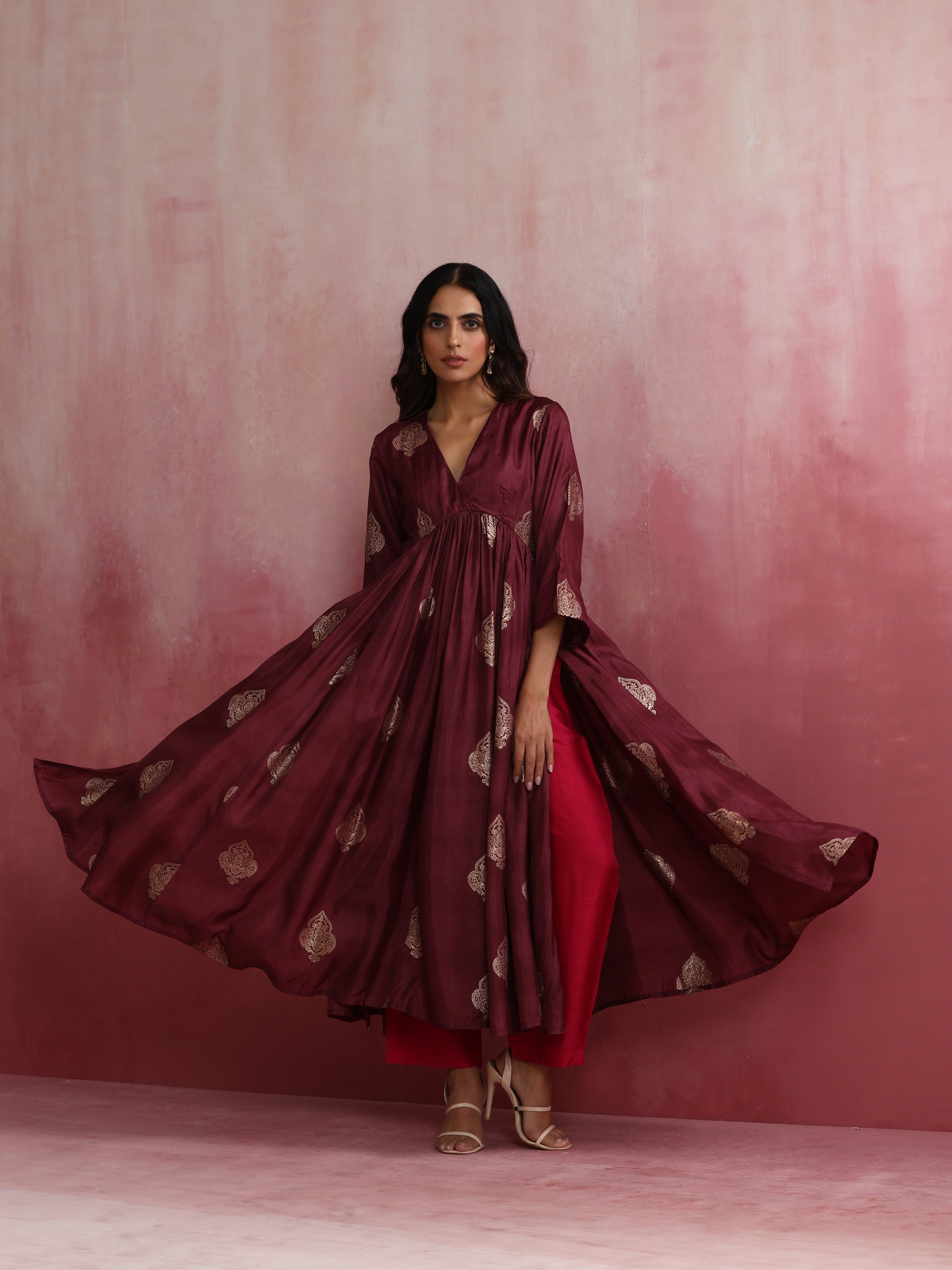 trueBrowns Purple Viscose Silk Kurta Set - view 3