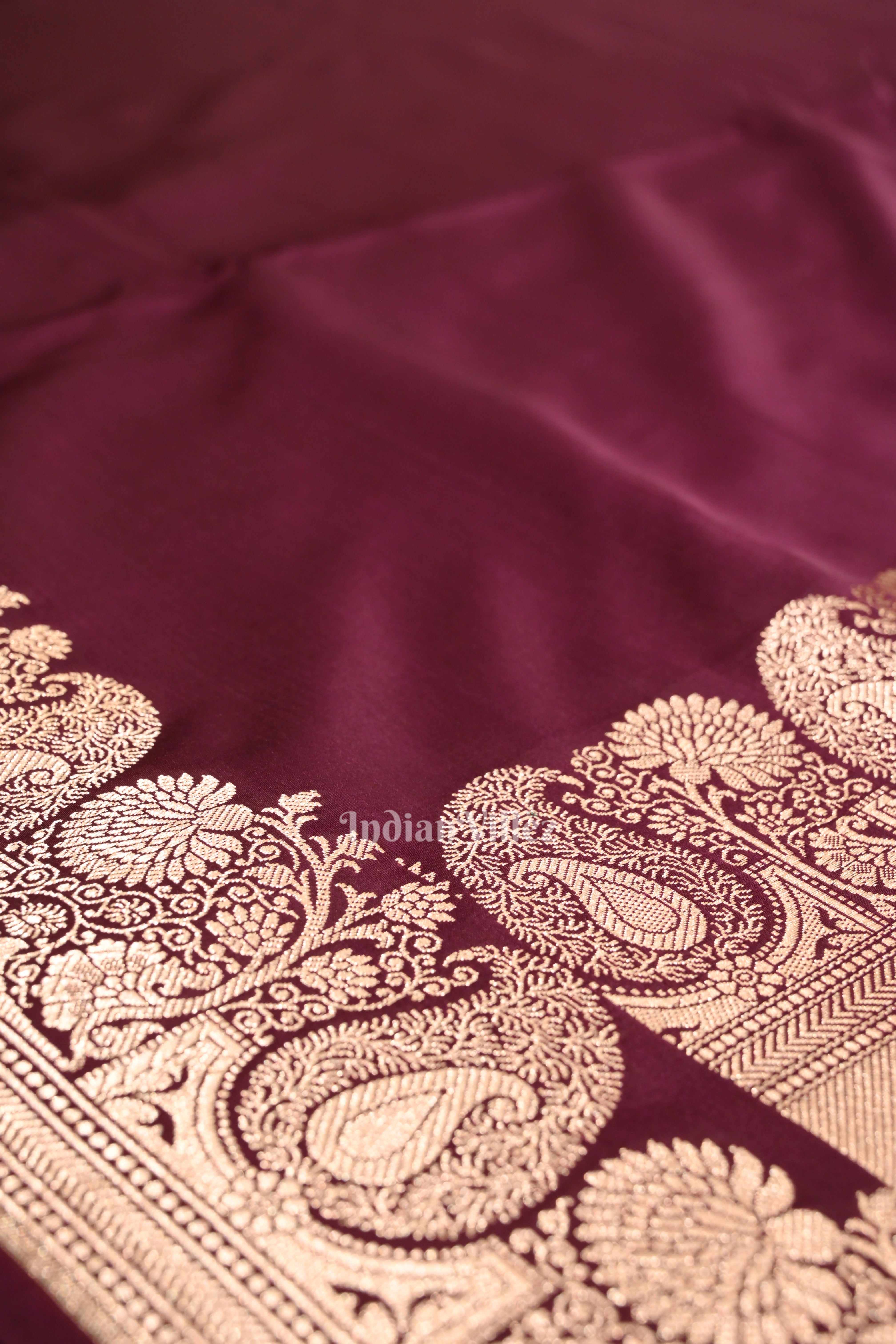 IndianVillèz Wine Pure Soft Mashru Satin Silk Banarasi Saree - view 4