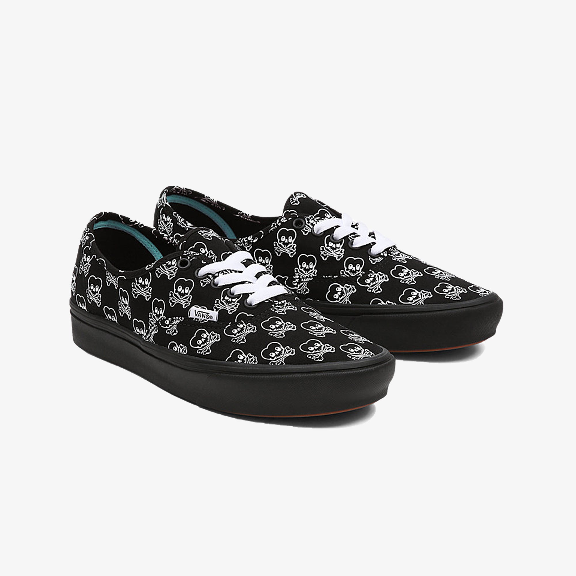 Vans | COLDHEARTED COMFYCUSH AUTHENTIC { BLACK