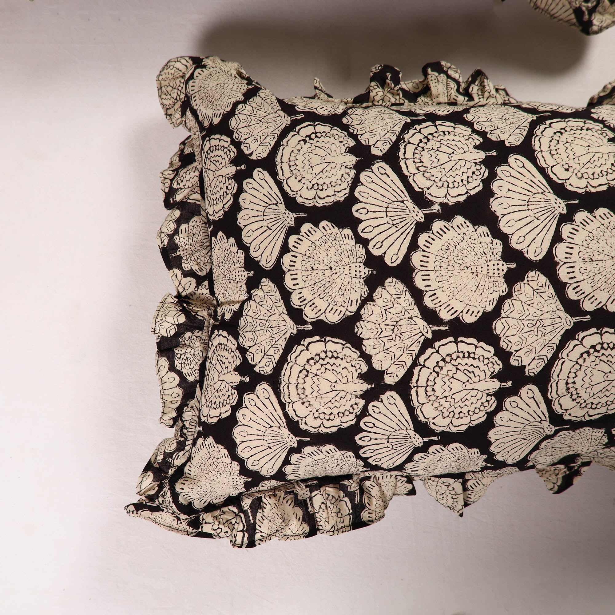 NOORI BAZAR Set of 2 Bagru Block Print Cotton Frill Pillow Covers 01 - view 3