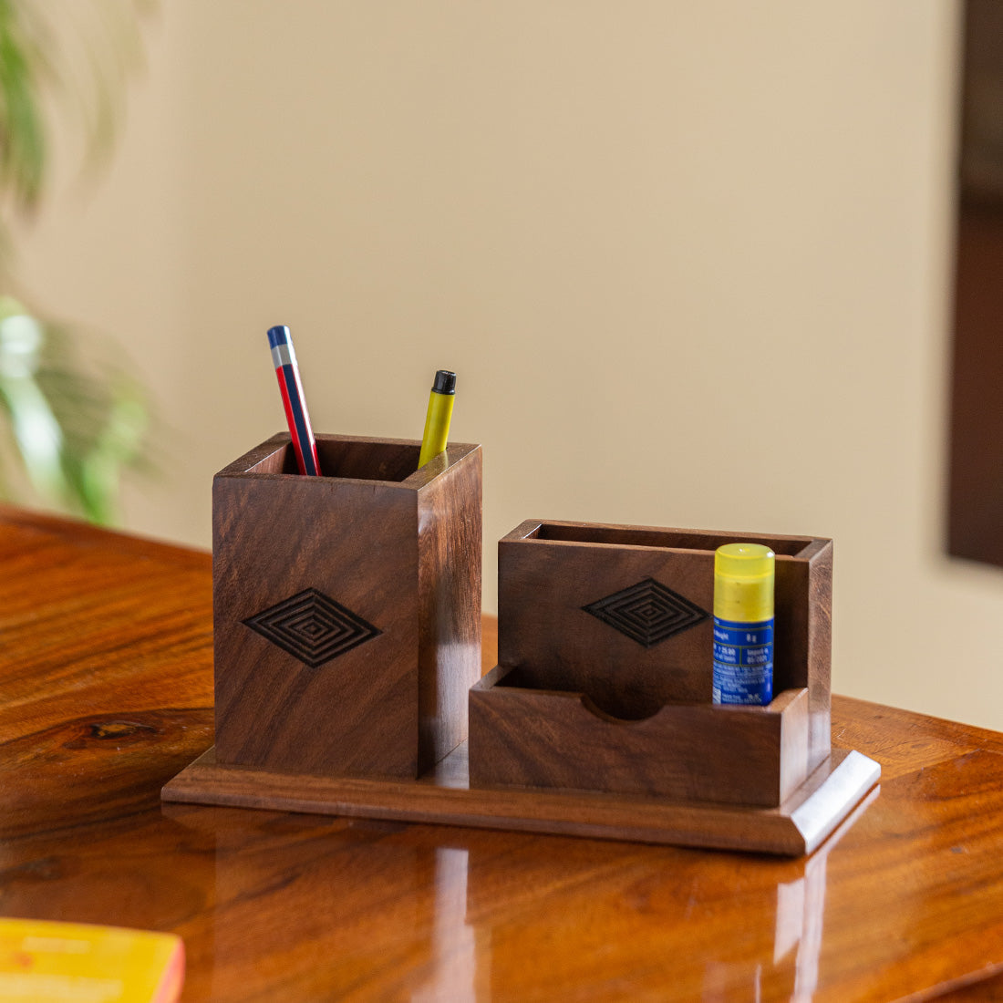 EXCLUSIVELANE 'Rhombus Rumbles' Hand-Carved Table Stationery Organiser In Sheesham Wood