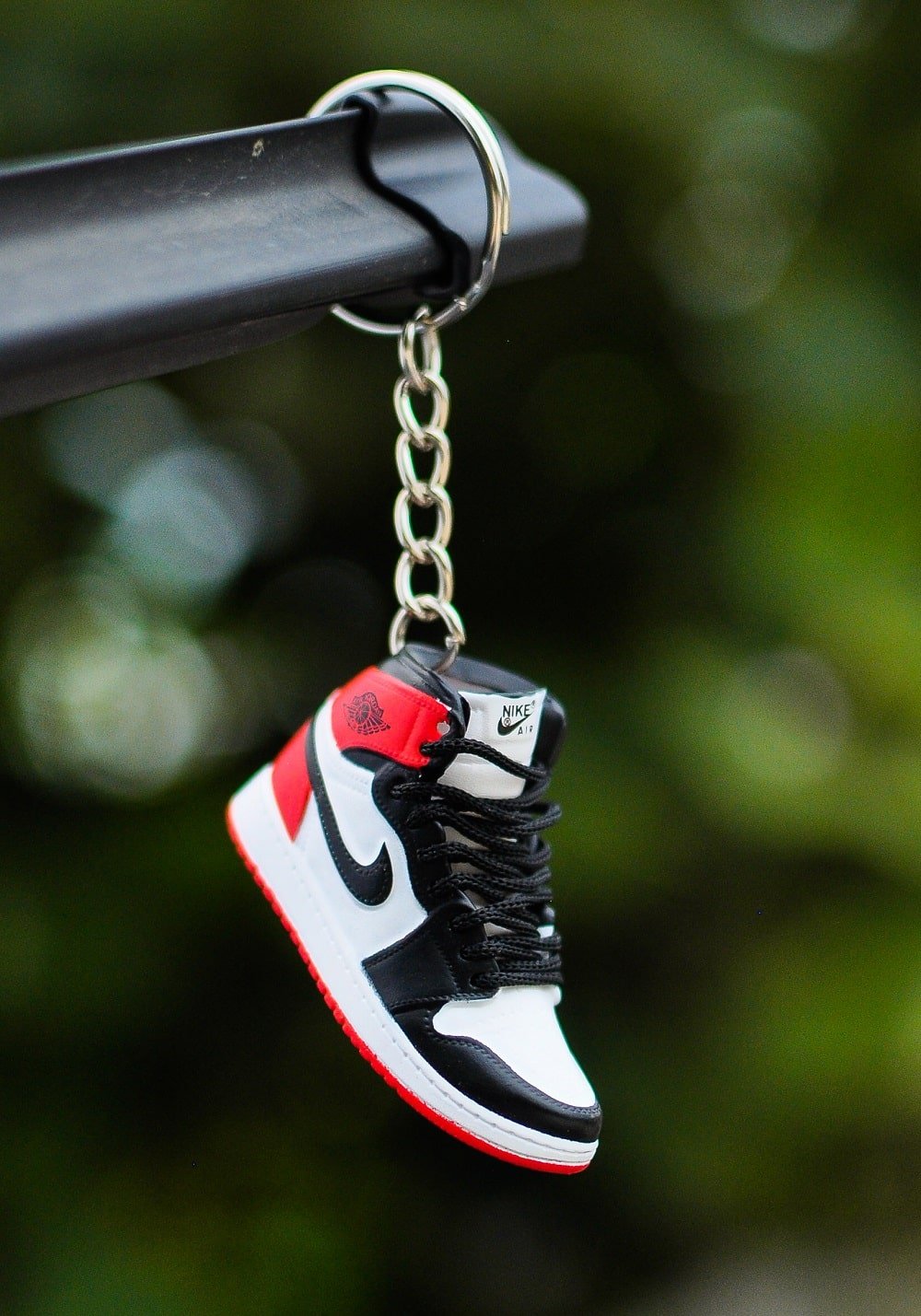 Kicks Machine 3D Sneaker Keychain AJ1 Black Toe - view 2