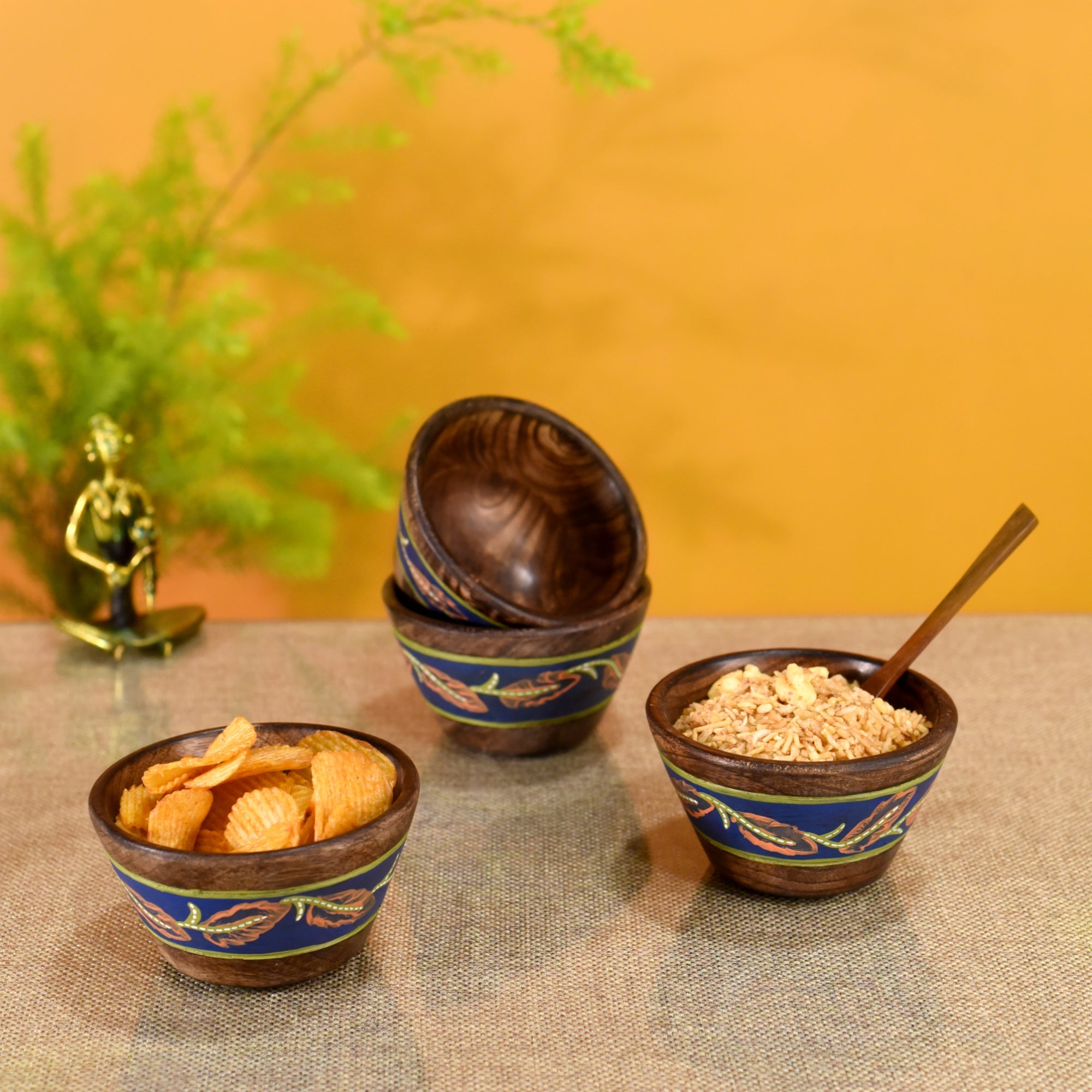 ART CREATIONS BY SUMAN SONTHALIA Brown - Hand-painted Wooden Autumn Leaf Bowls-Set of 4
