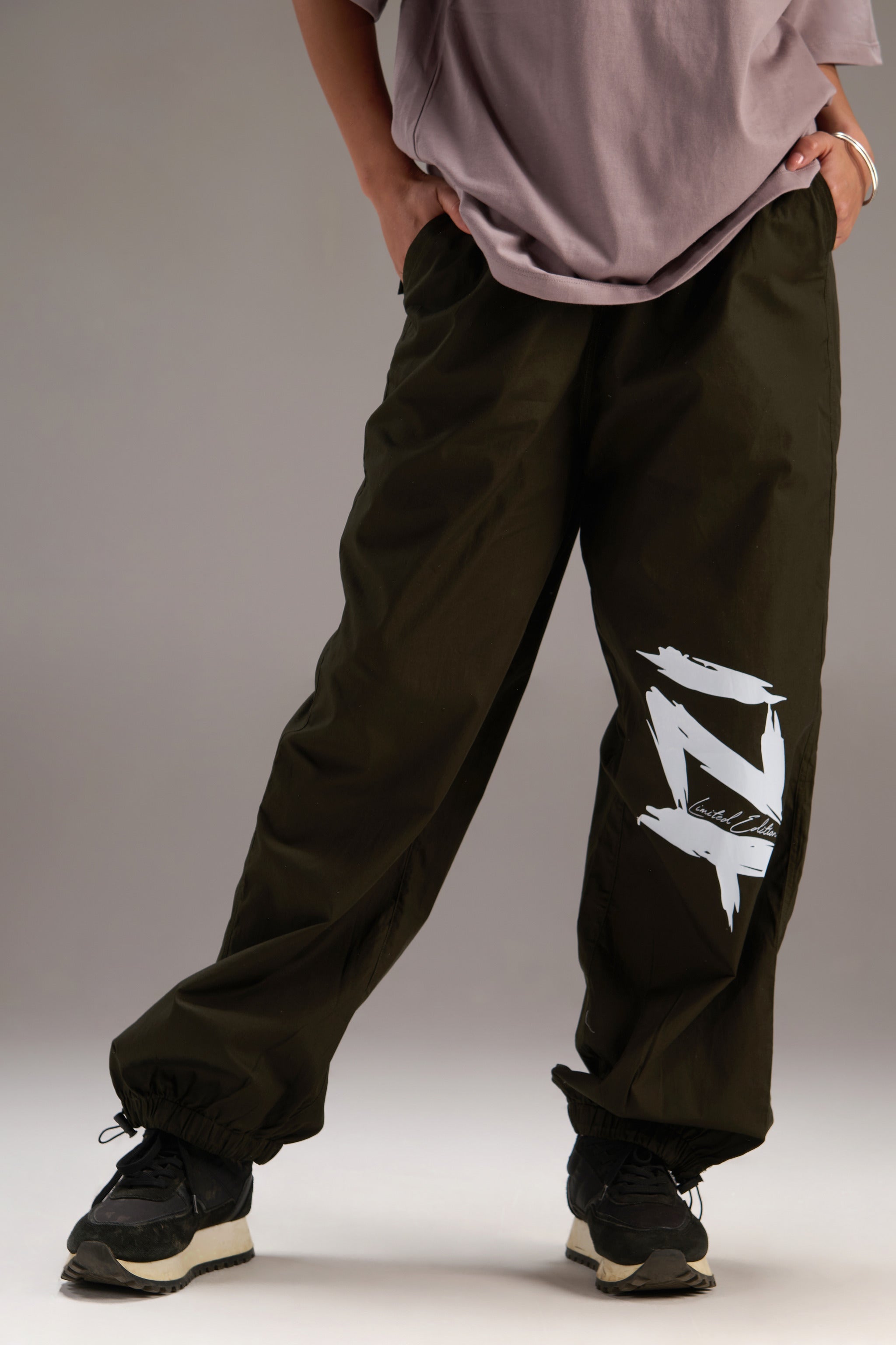 IZF Printed "Limited edition" parachute pants for women in Green - view 4