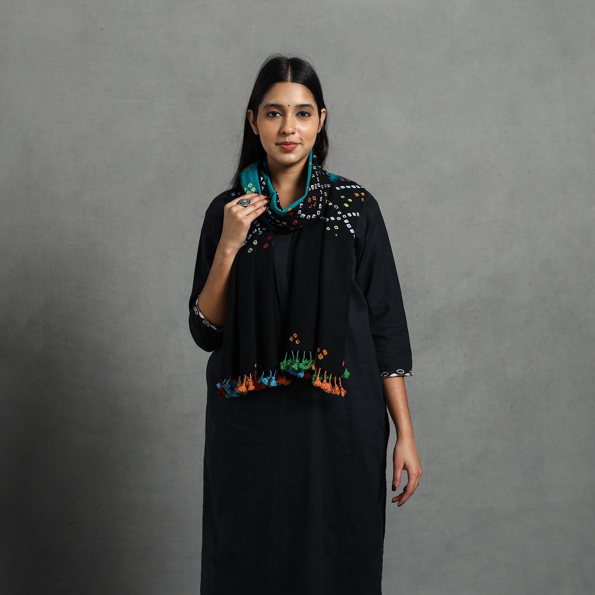 VANKAR BHIMJI KANJI Black - Kutch Handwoven Merino Wool Tie-Dye Bandhani Stole 04