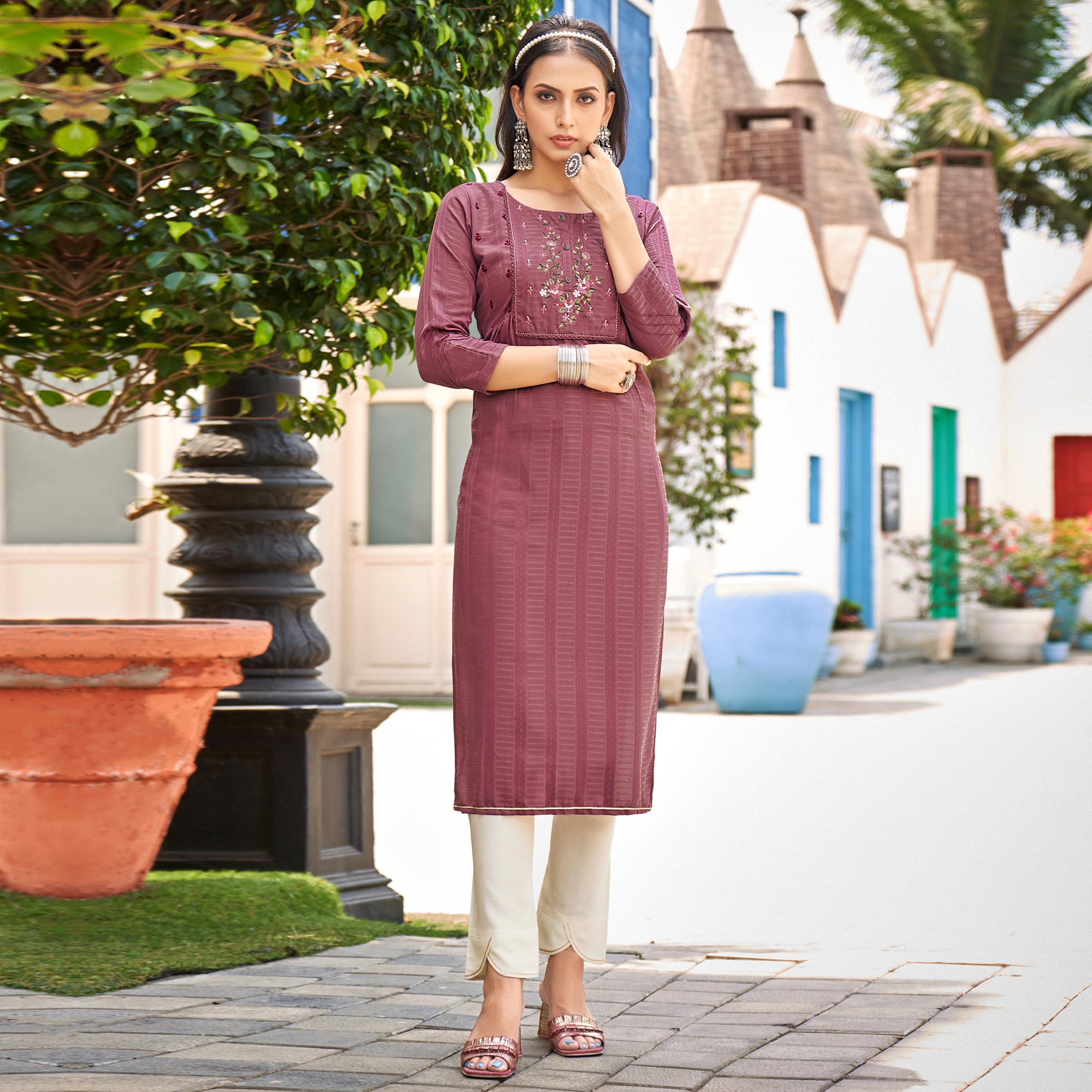 Peachmode Mauve Embroidered Rayon Kurti – Women's