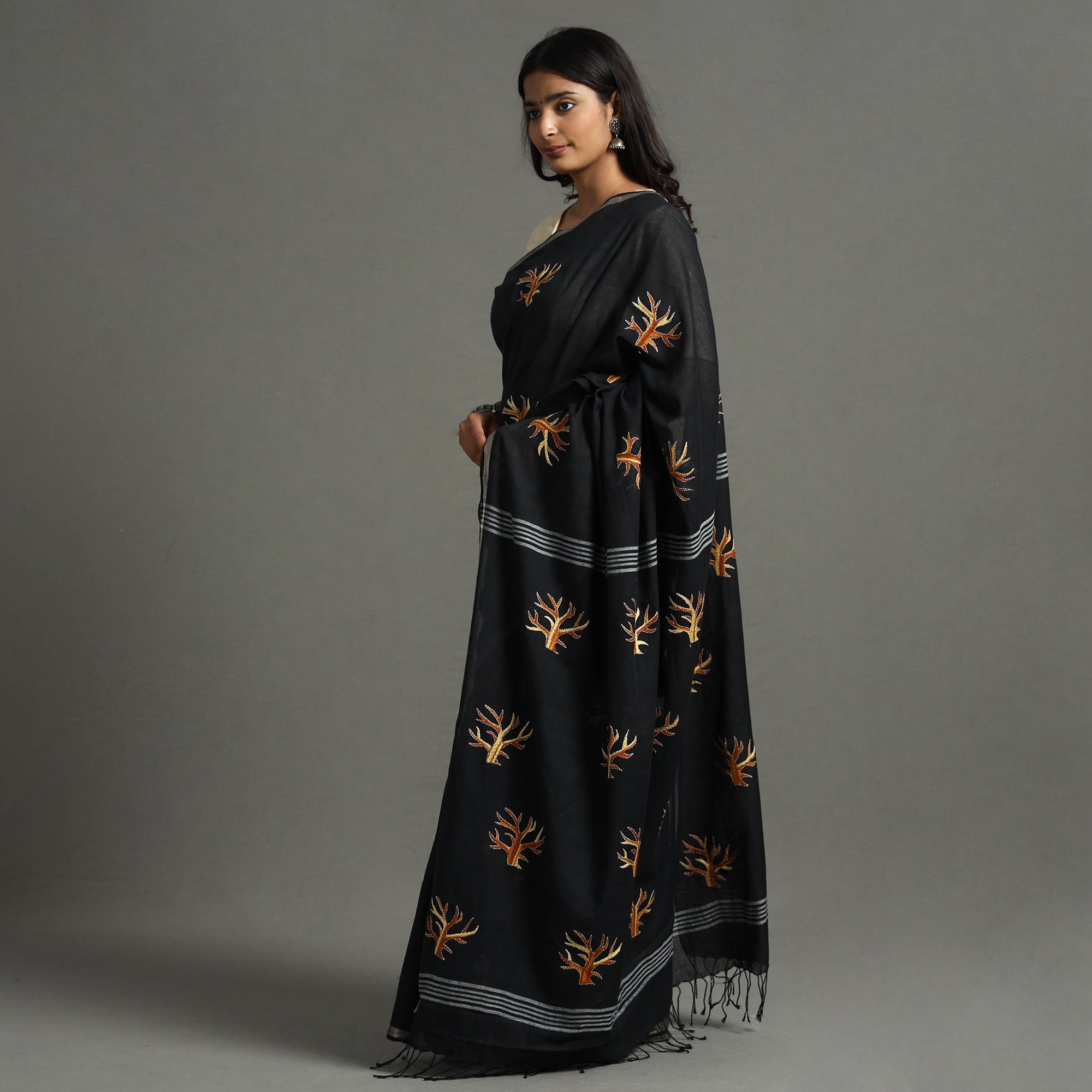 KHUSHBASH - HAPPY LOOM OF EAST Black - Bengal Kantha Embroidery Handloom Cotton Saree - view 3