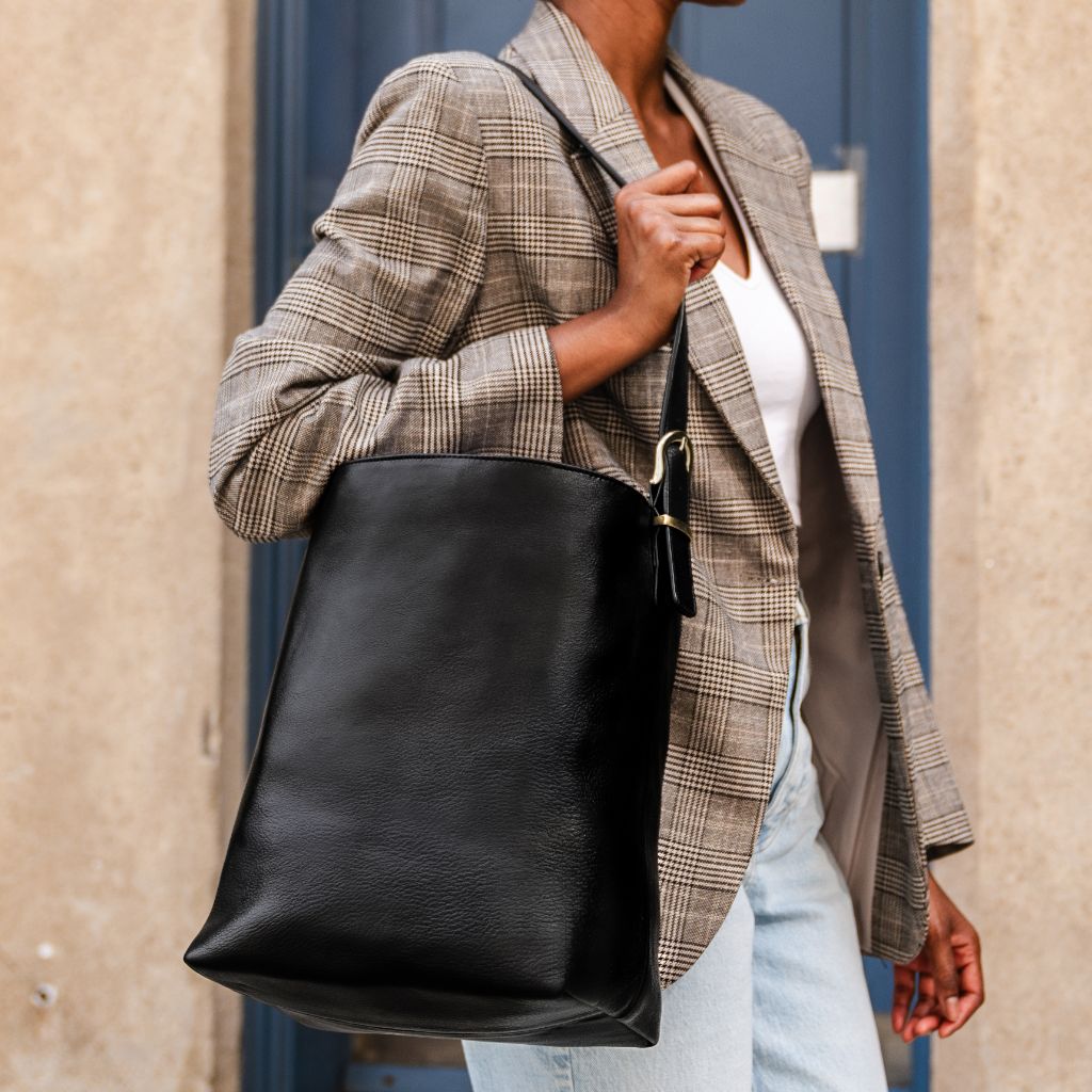 Thursday Boots - Women's Bags Bucket Bag | Black & Gold - view 7