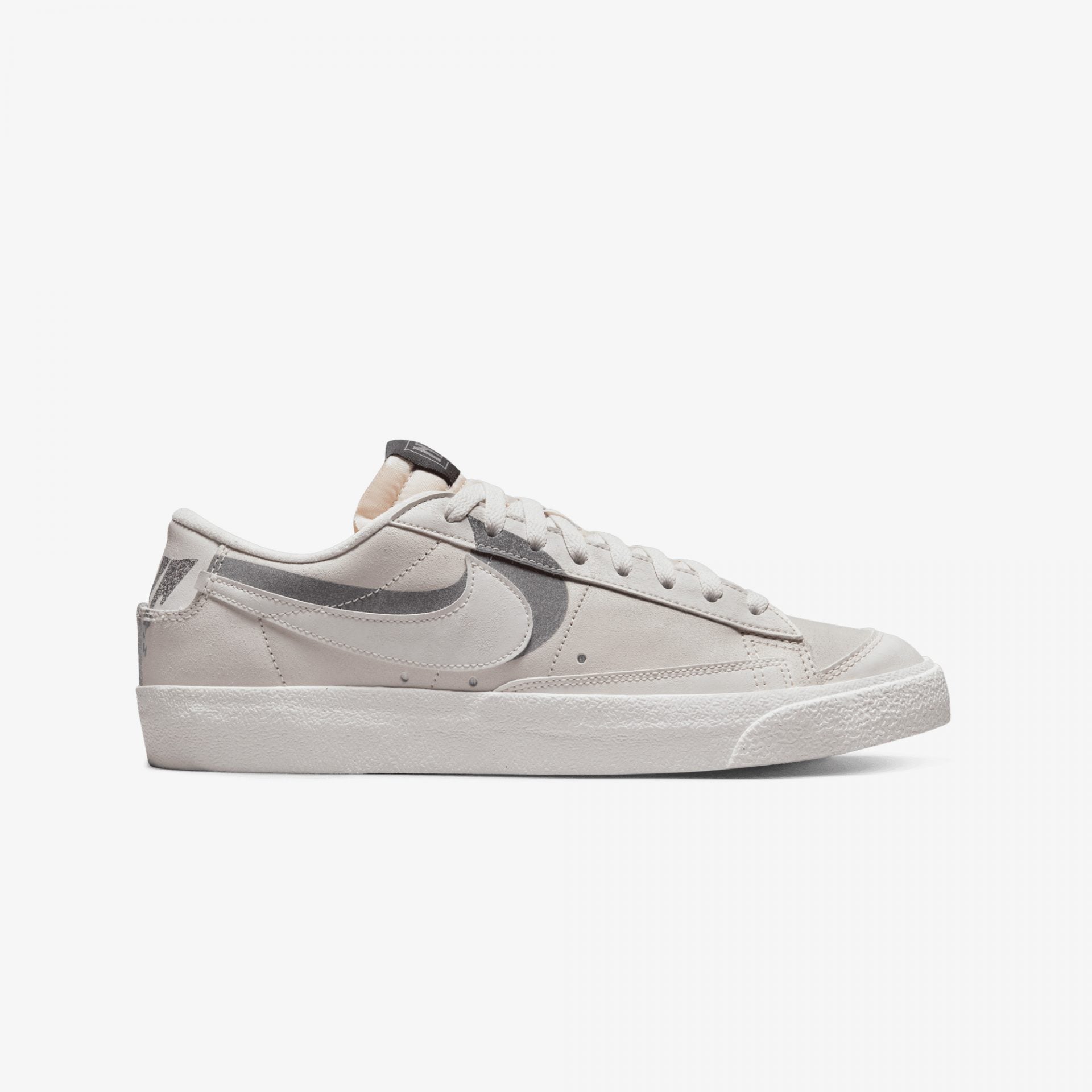 Nike | BLAZER LOW PRM { GHOST GREEN/SCREAM GREEN - view 6