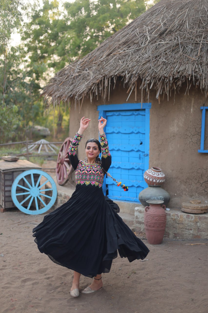 Clothsvilla Black Elegant Faux Blooming Gown with Kutchi Gamthi Work - view 7